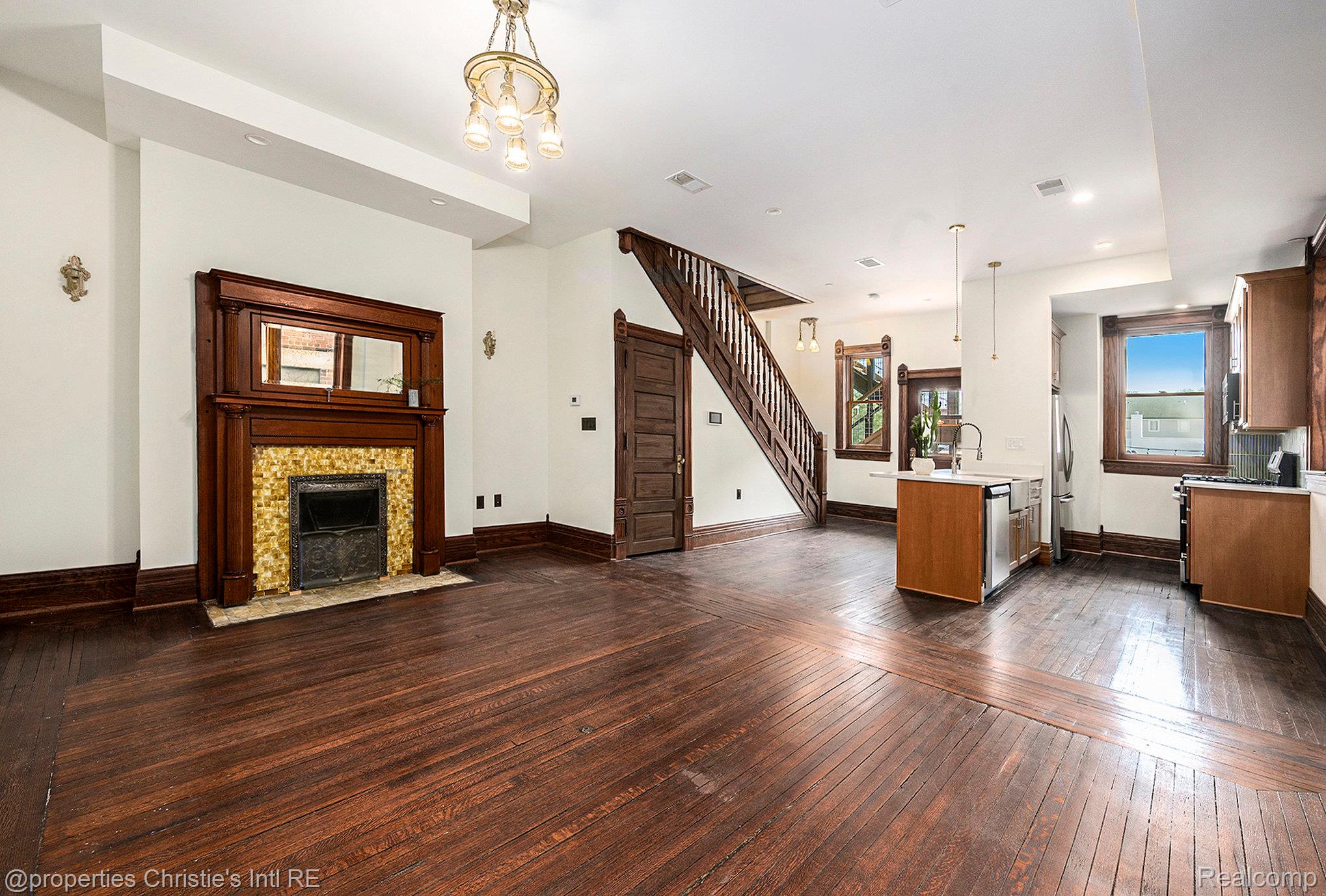 701 W Canfield Street 4