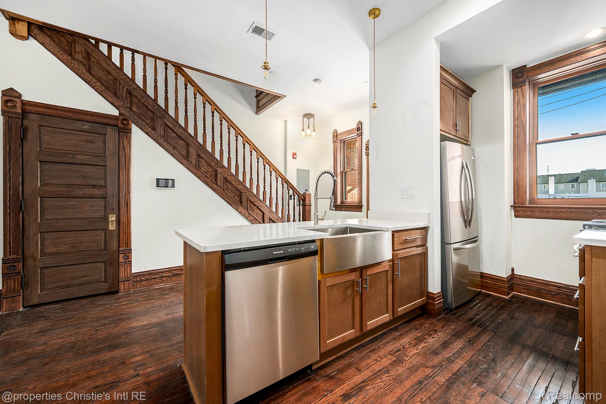 701 W Canfield Street 4