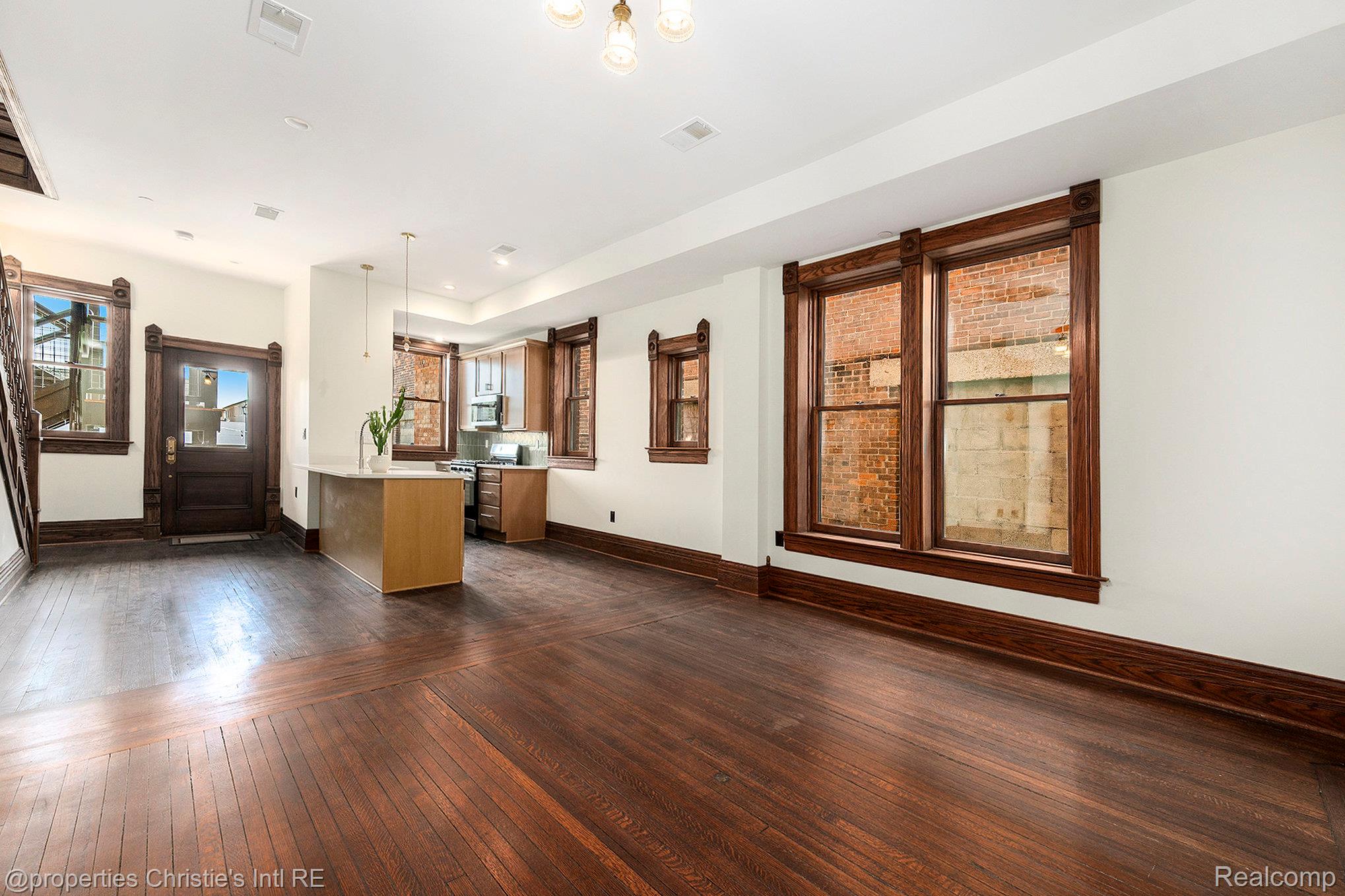 701 W Canfield Street 4