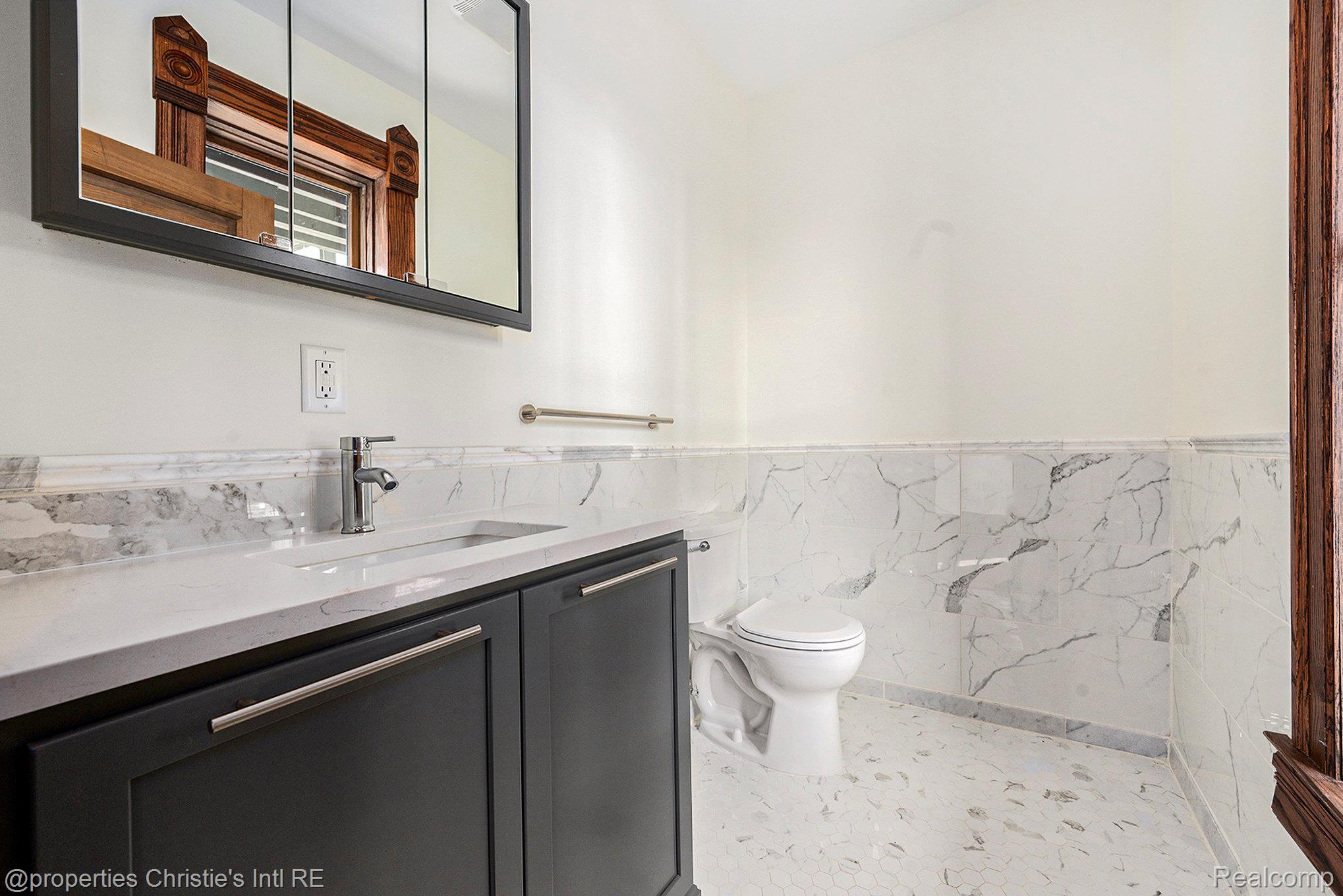 701 W Canfield Street 4