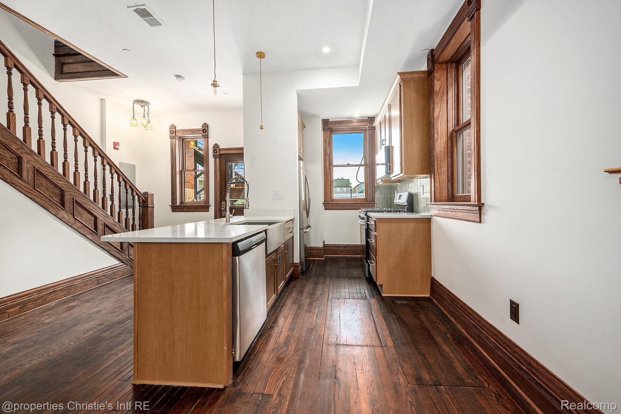 701 W Canfield Street 4