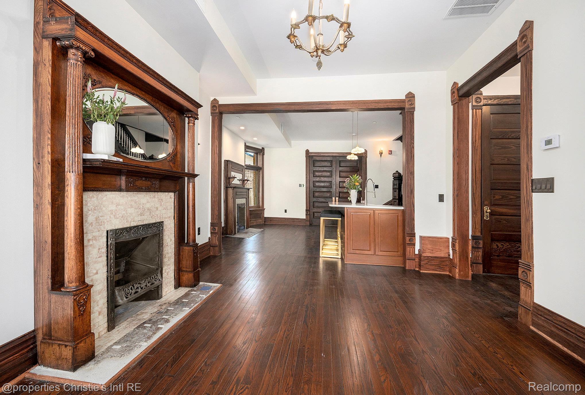 701 W Canfield Street 1