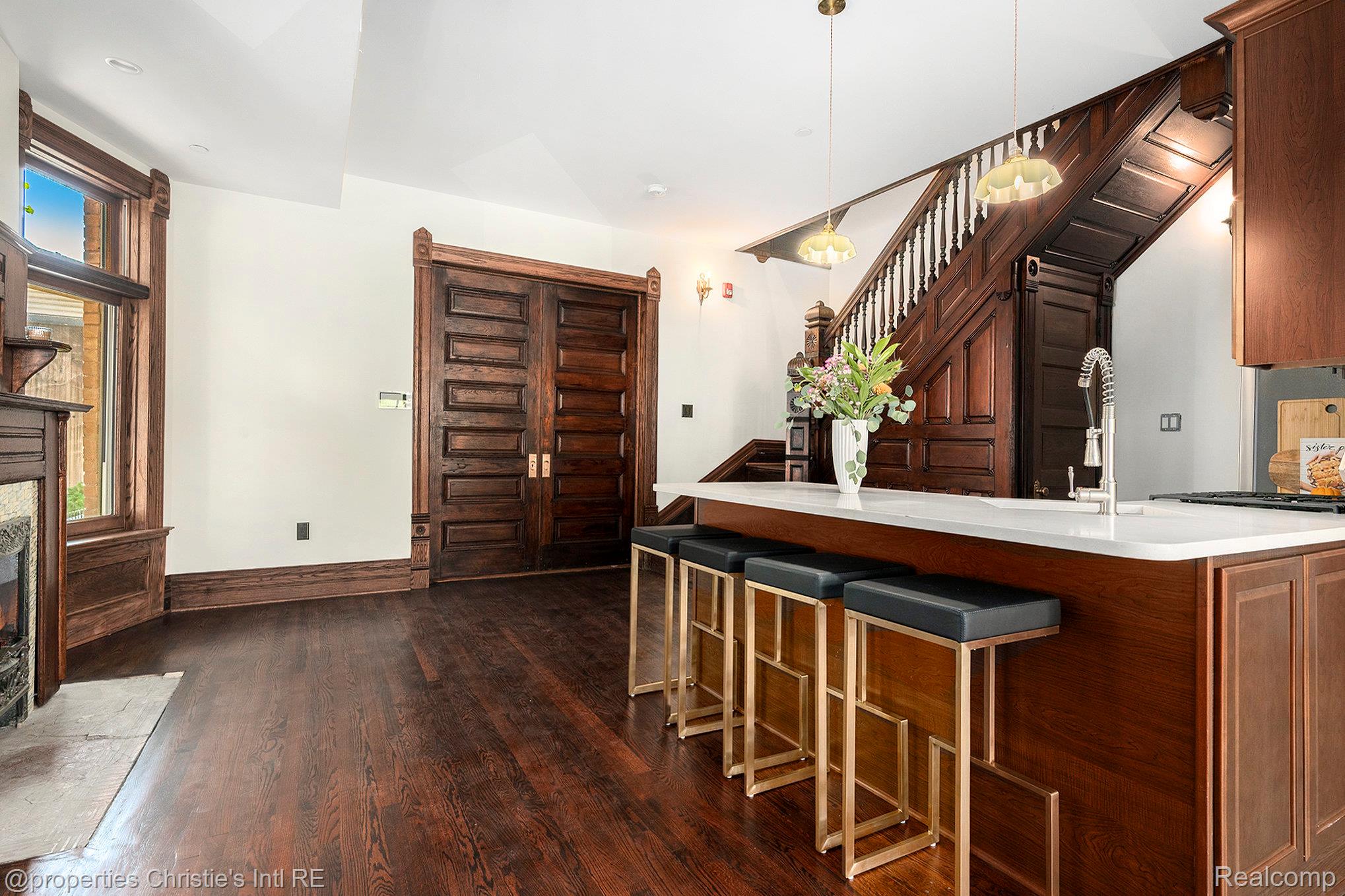 701 W Canfield Street 1