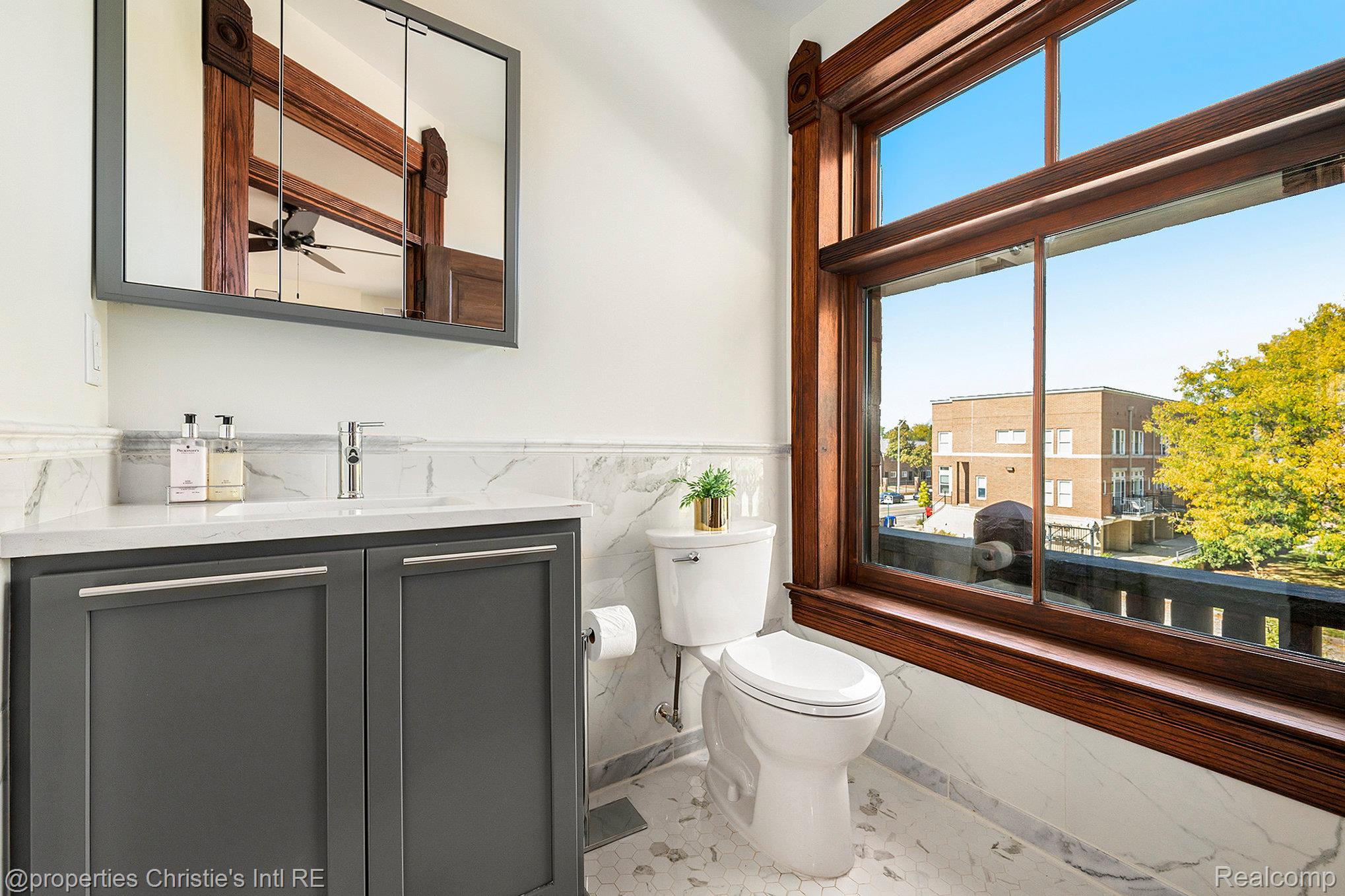 701 W Canfield Street 1