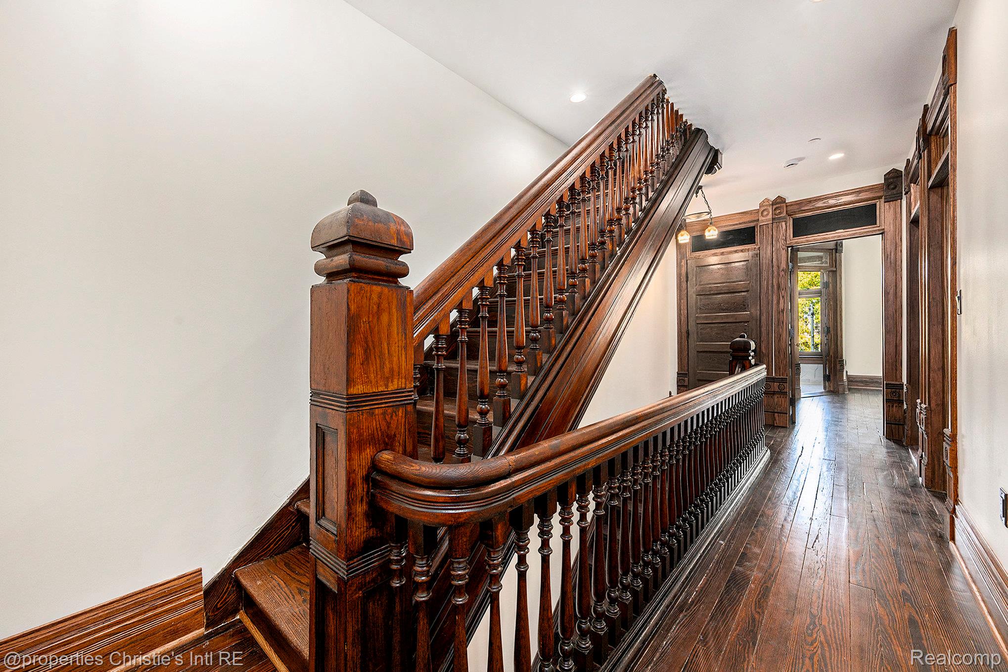 701 W Canfield Street 1