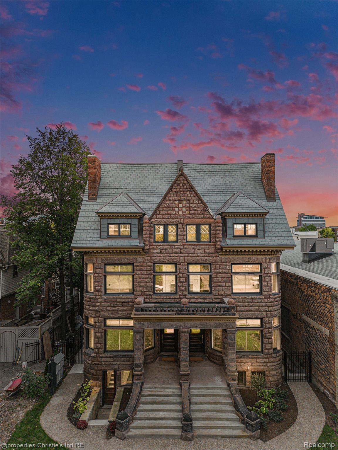 701 W Canfield Street 1