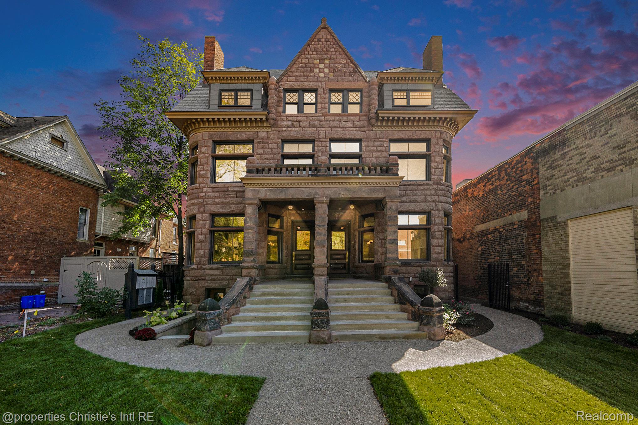 701 W Canfield Street 1