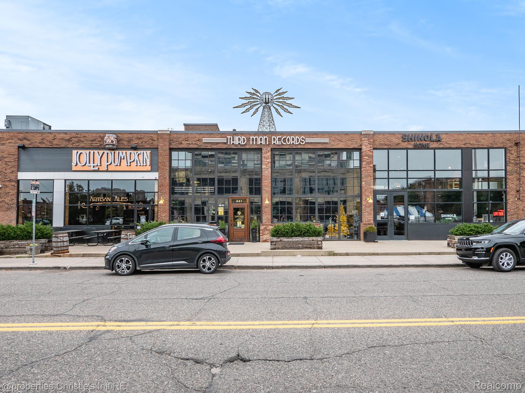 701 W Canfield Street 1