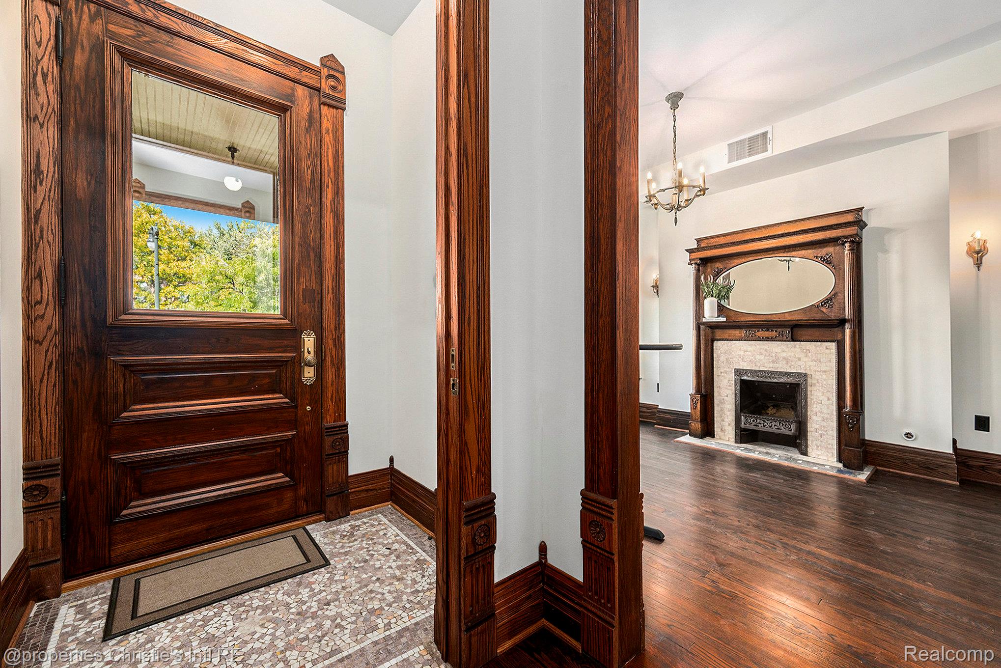 701 W Canfield Street 1