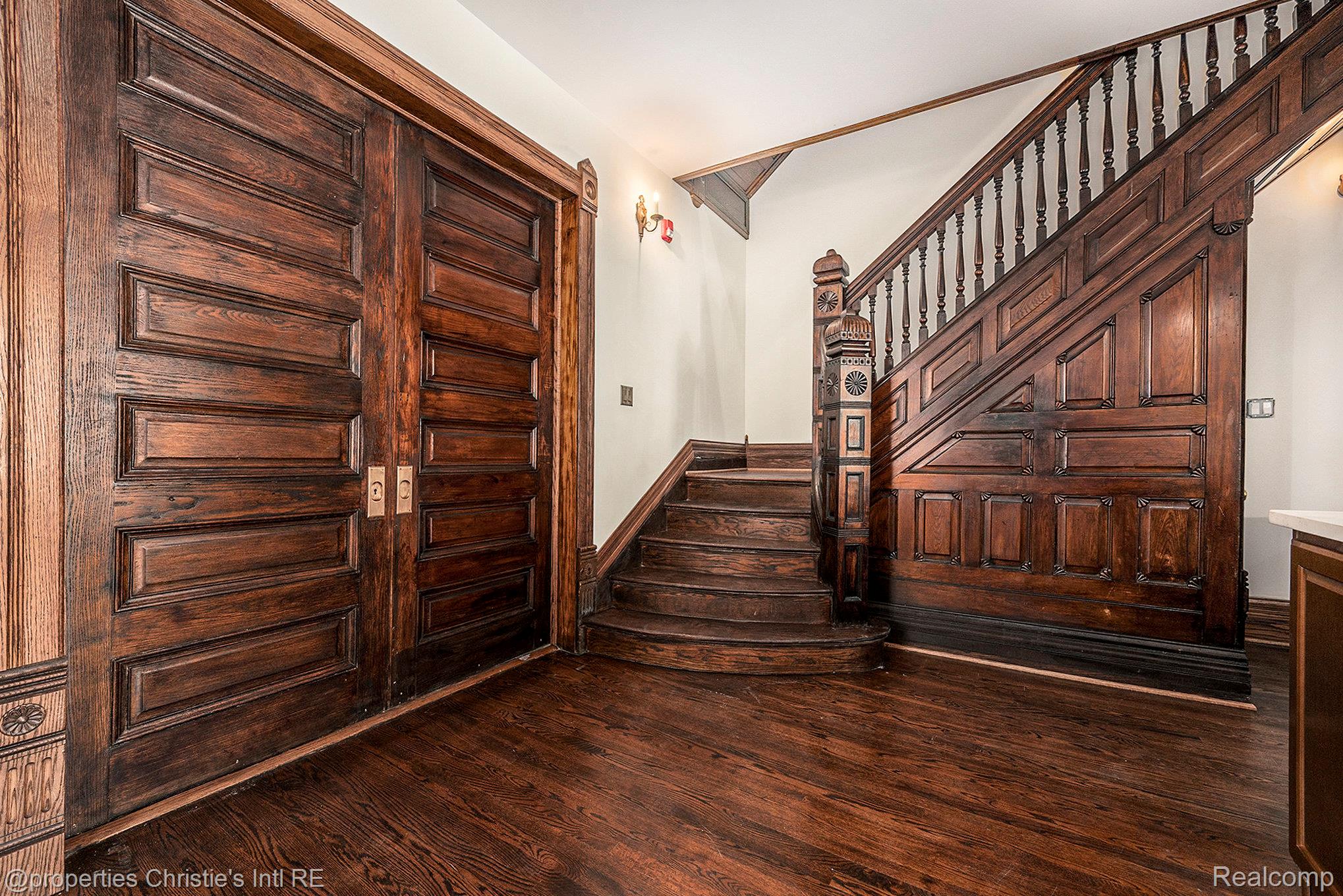 701 W Canfield Street 1