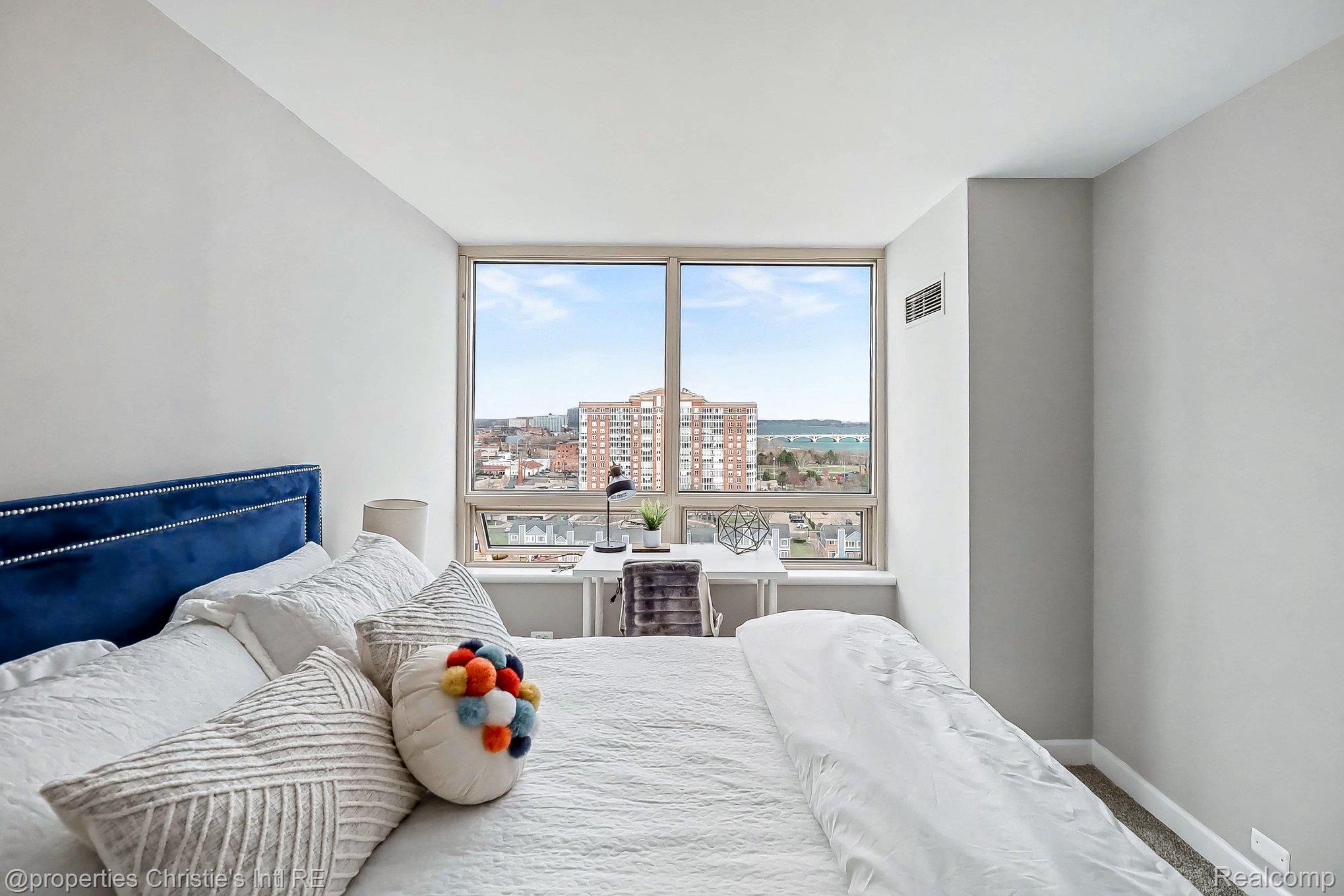 3320 Spinnaker Lane 14B