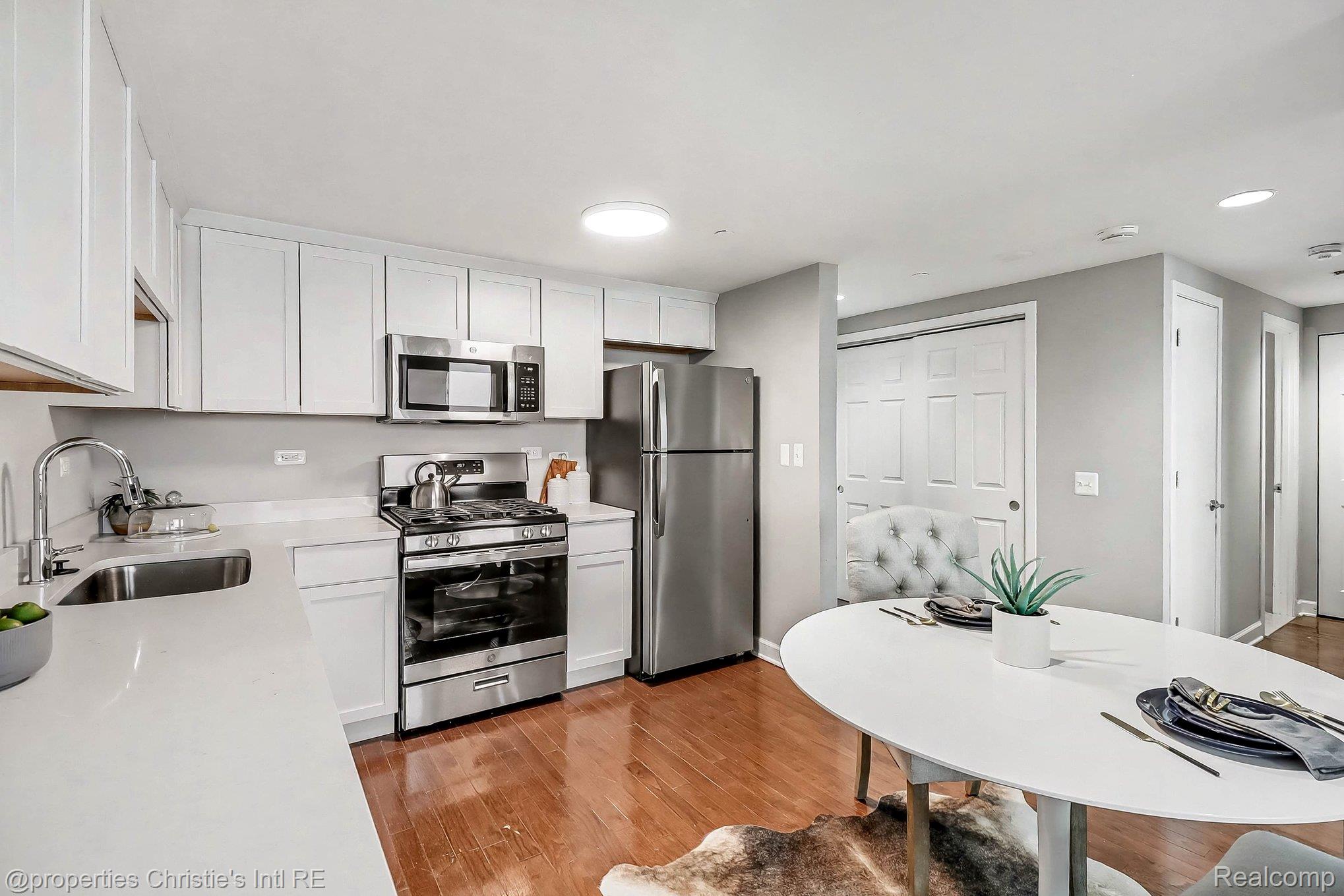 3320 Spinnaker Lane 14B