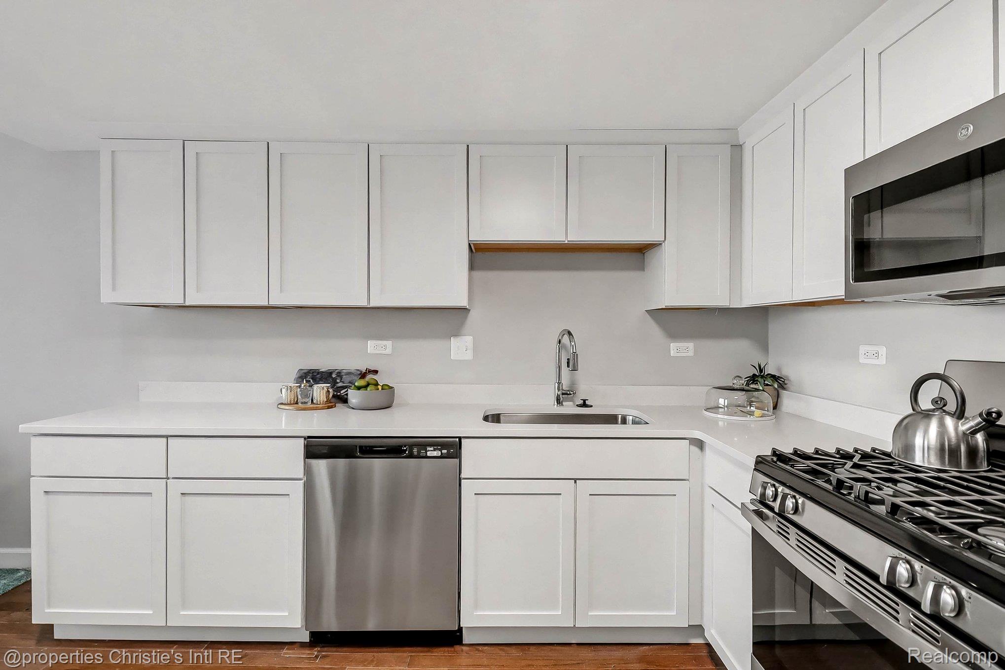 3320 Spinnaker Lane 14B