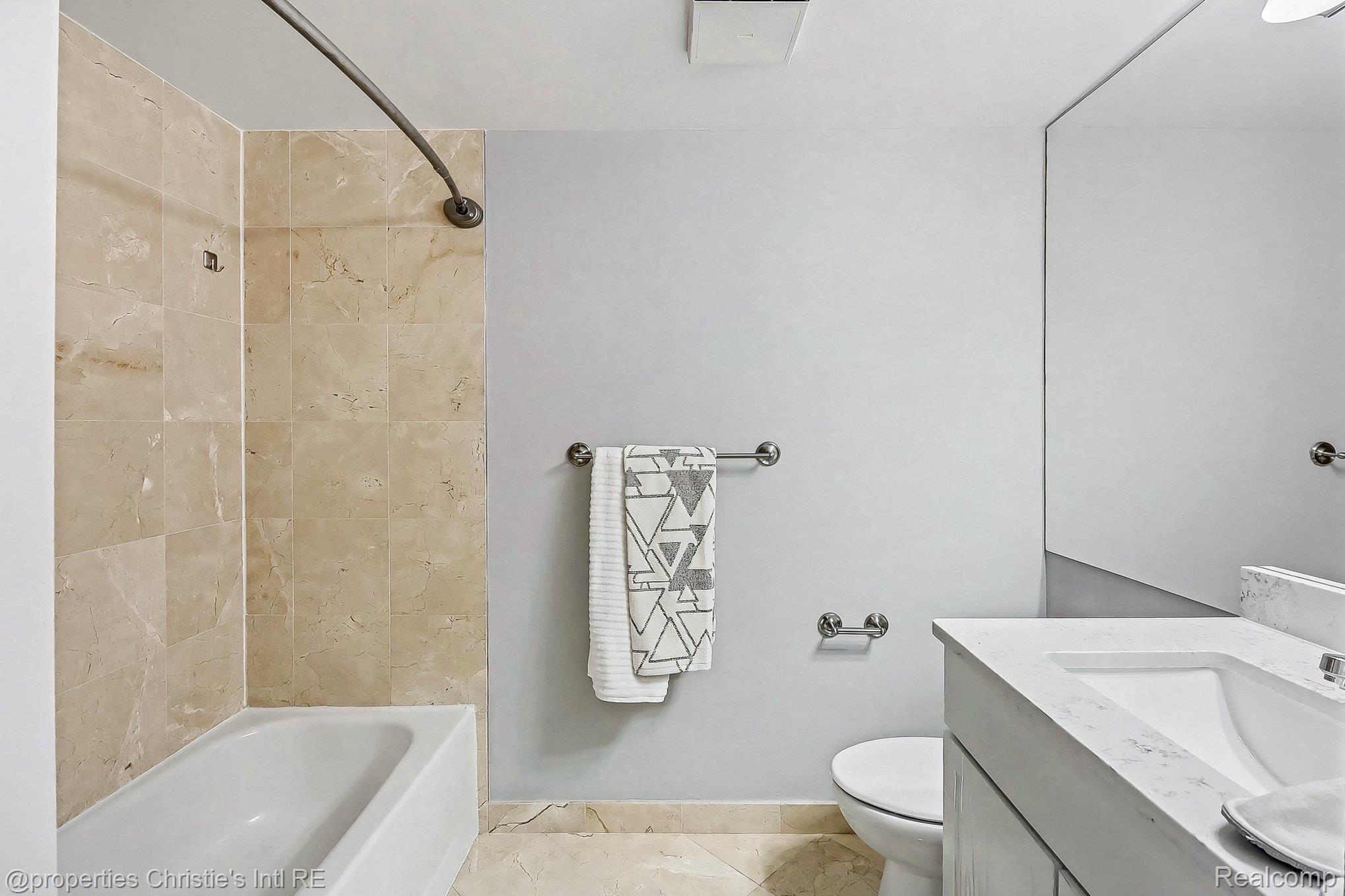 3320 Spinnaker Lane 14B