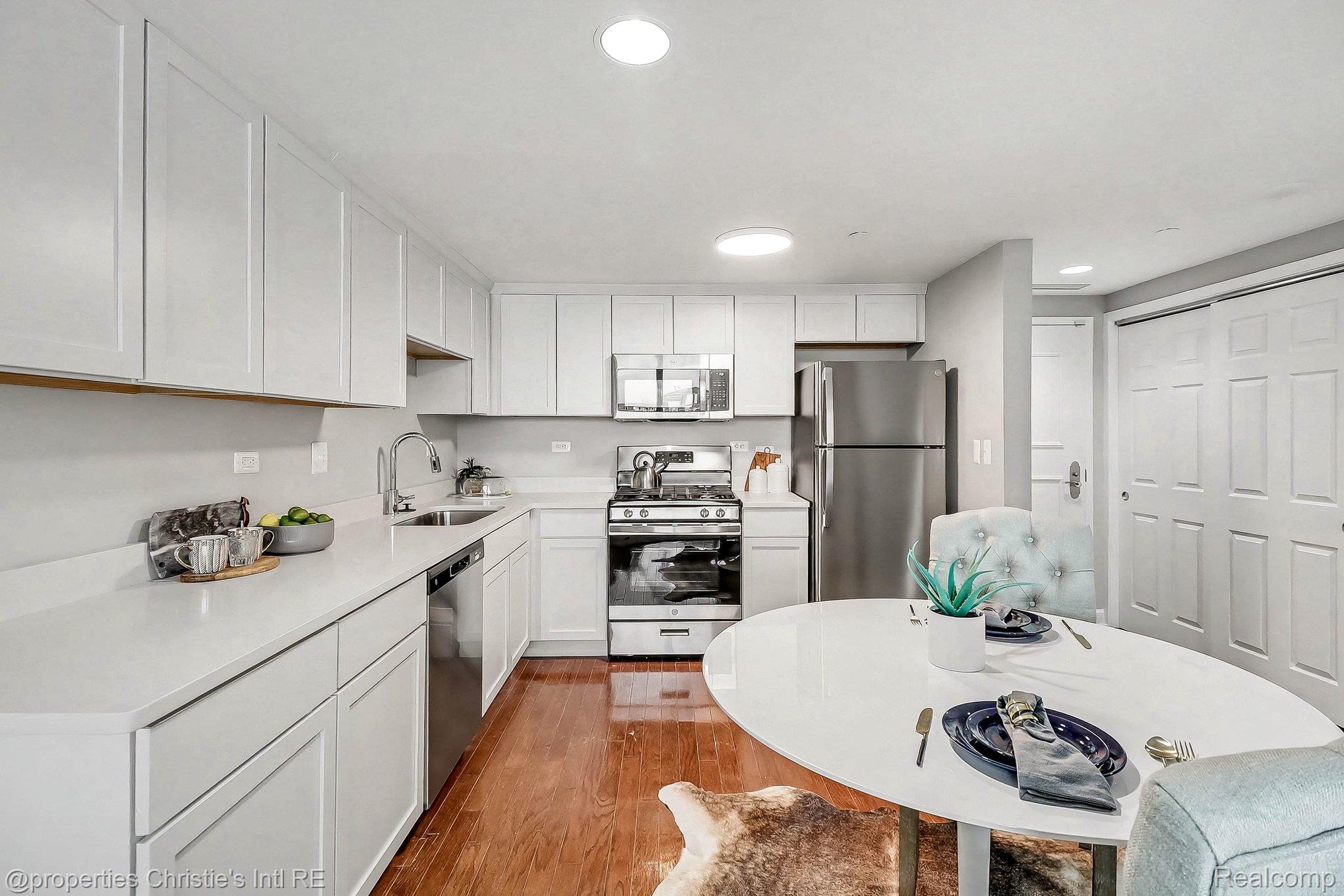 3320 Spinnaker Lane 14B