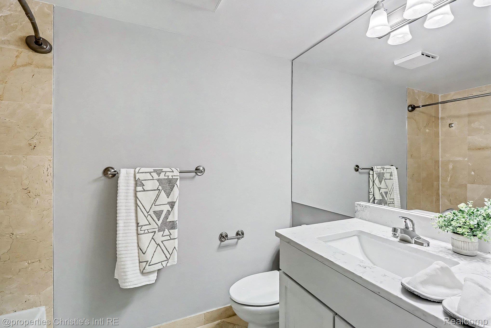 3320 Spinnaker Lane 14B