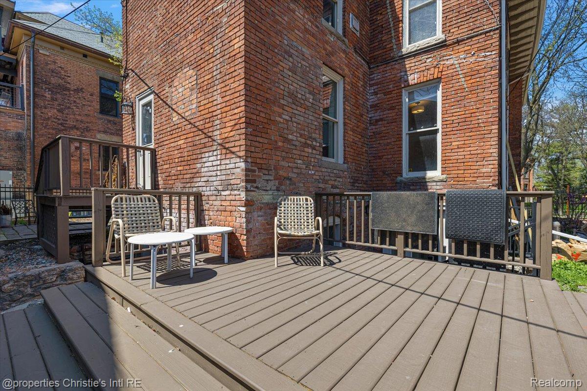 691 W CANFIELD Street