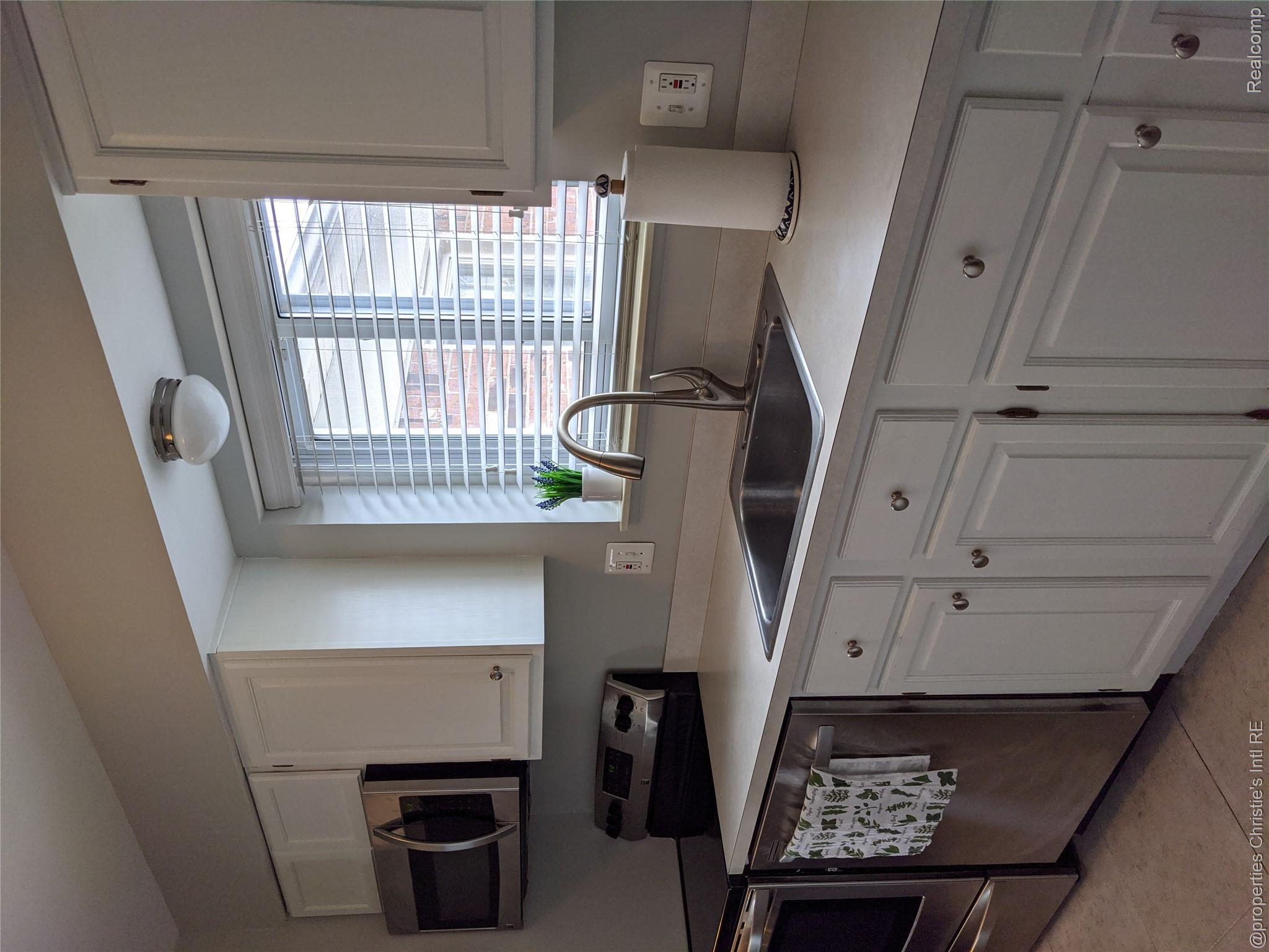 1514 Normandy Road 203
