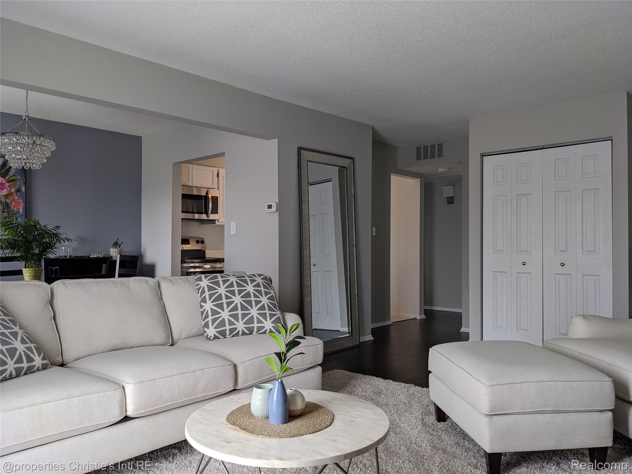 1514 Normandy Road 203