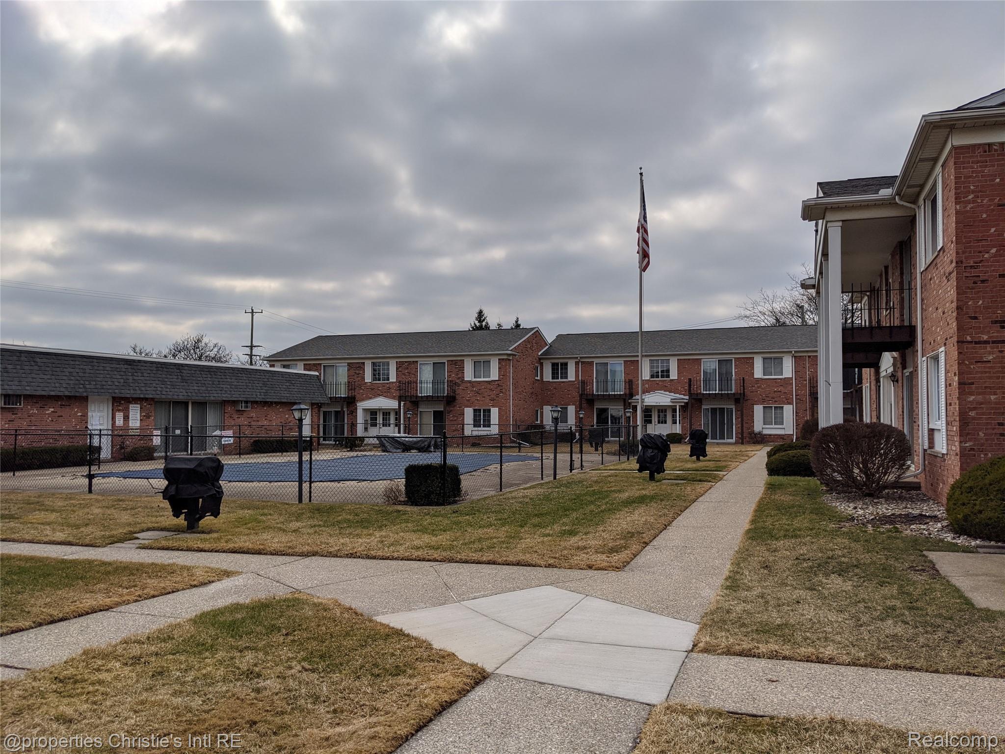 1514 Normandy Road 203