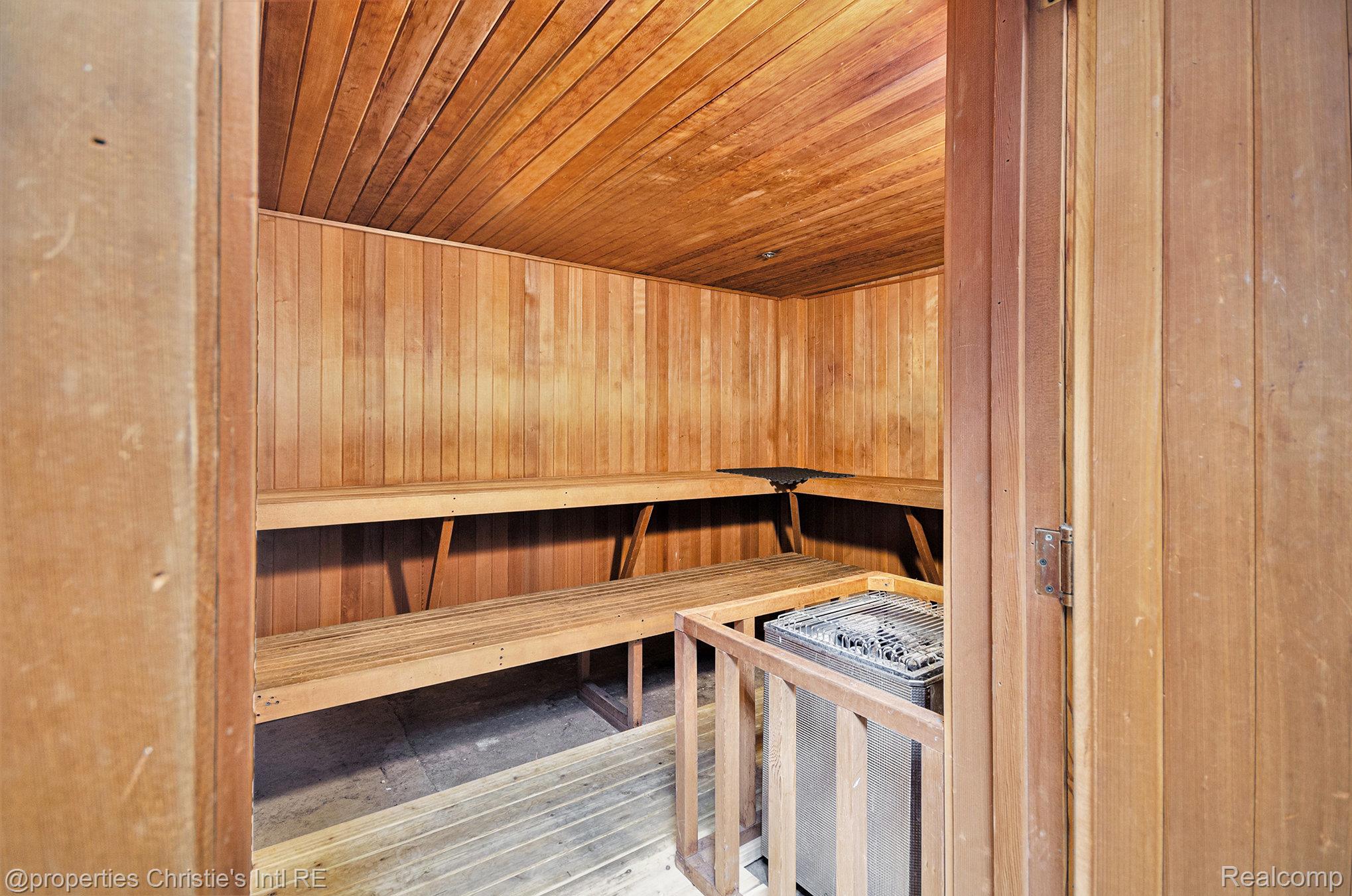 6533 E Jefferson Unit: 427