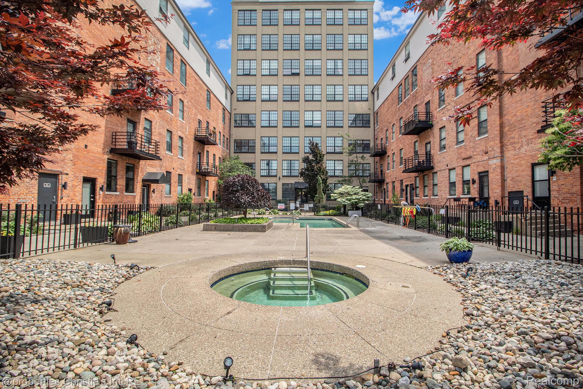 6533 E Jefferson Unit: 427