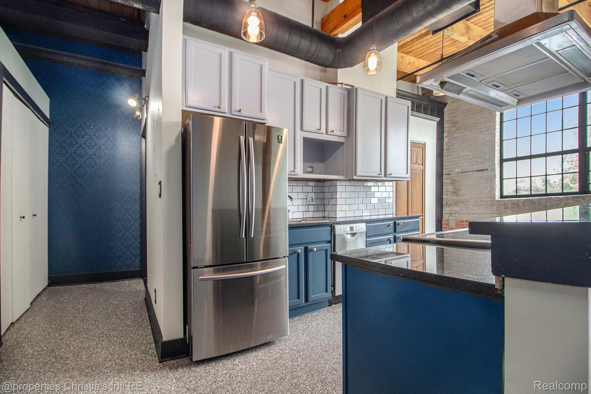 6533 E Jefferson Unit: 427