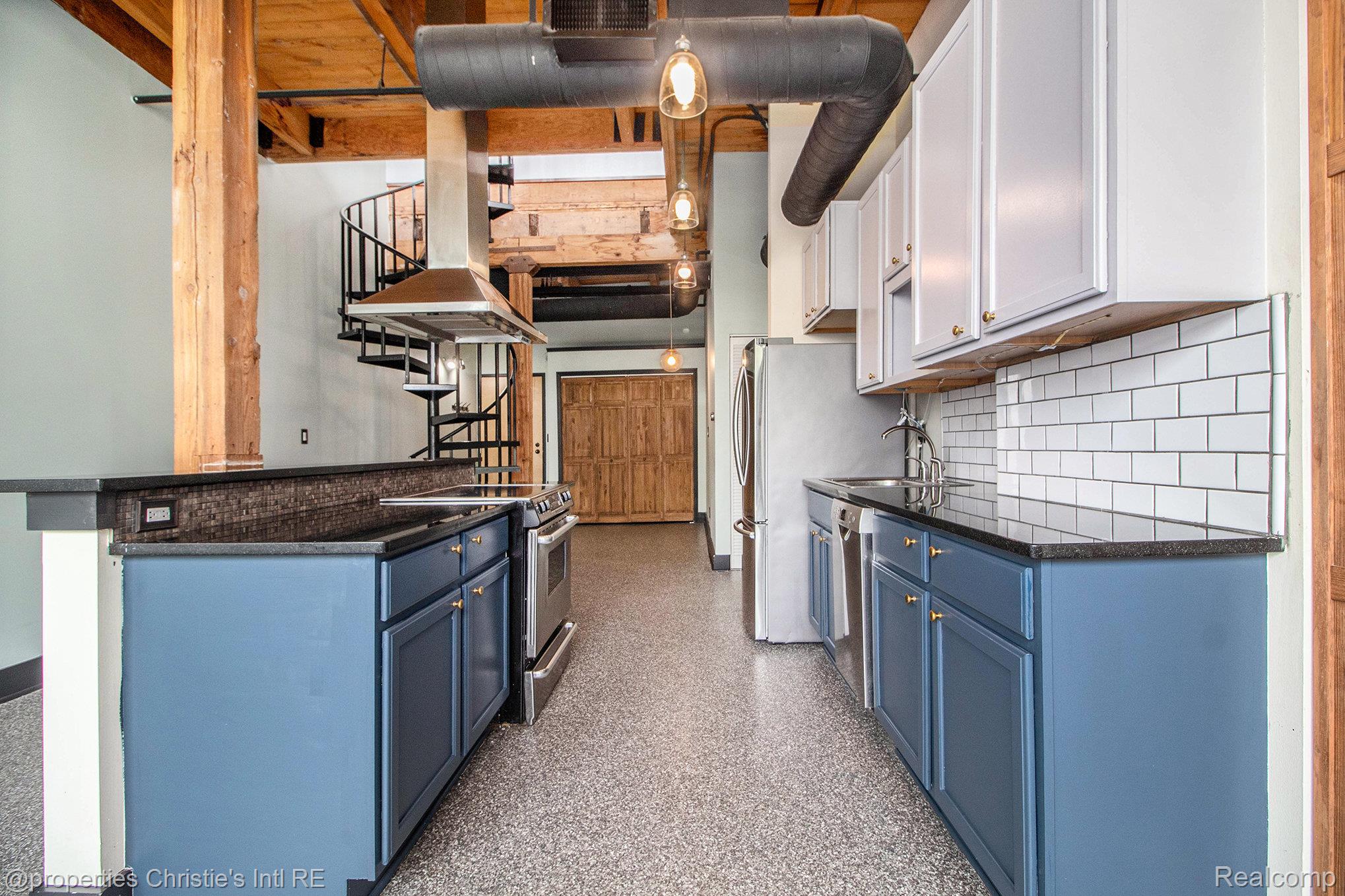6533 E Jefferson Unit: 427