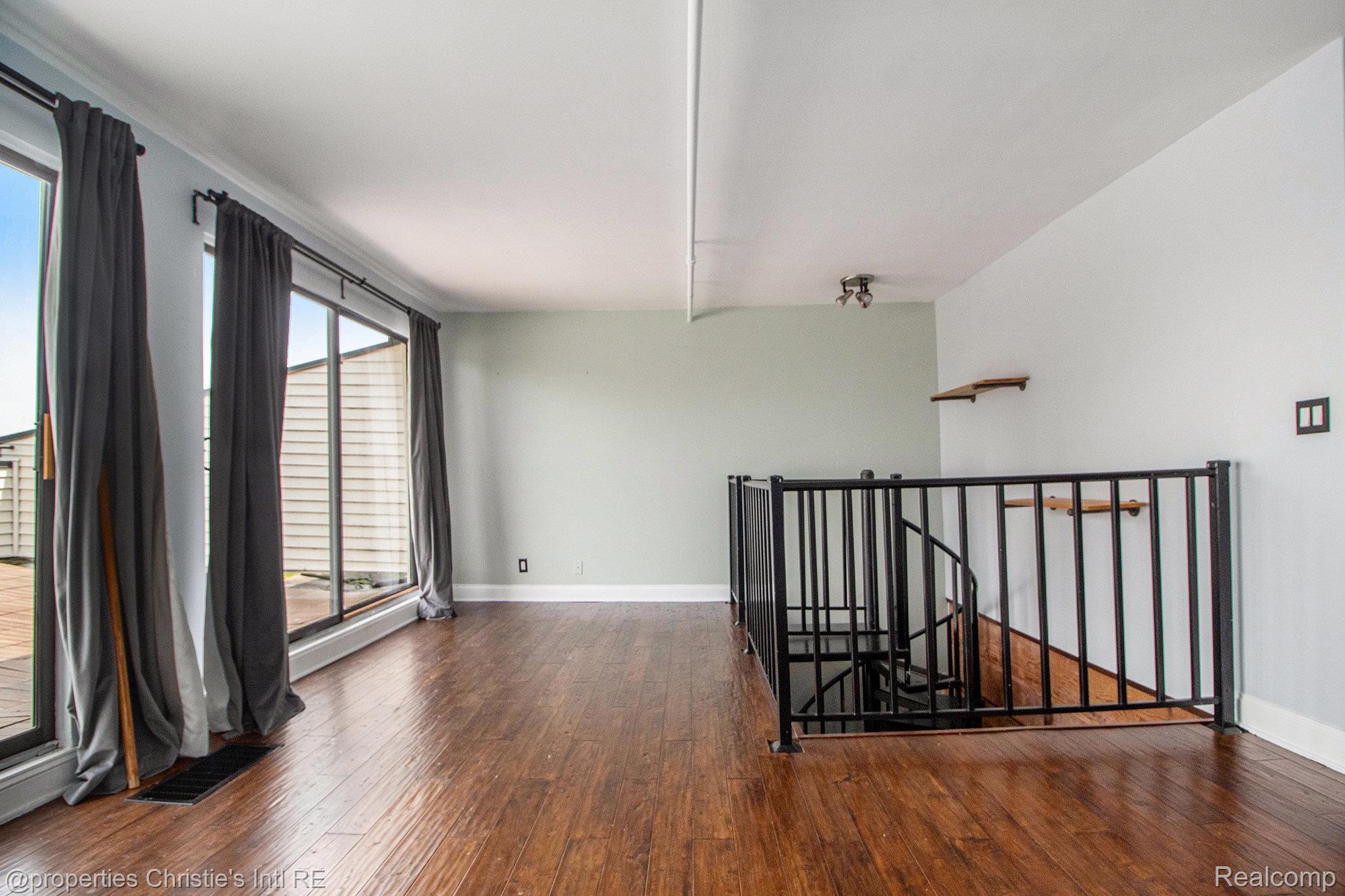 6533 E Jefferson Unit: 427
