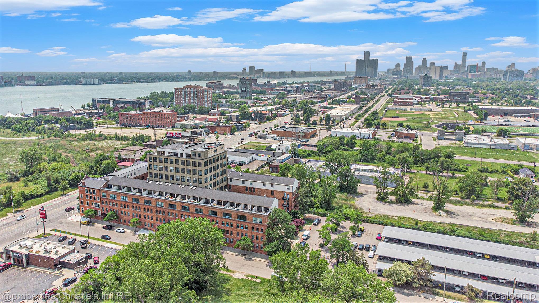 6533 E Jefferson Unit: 427