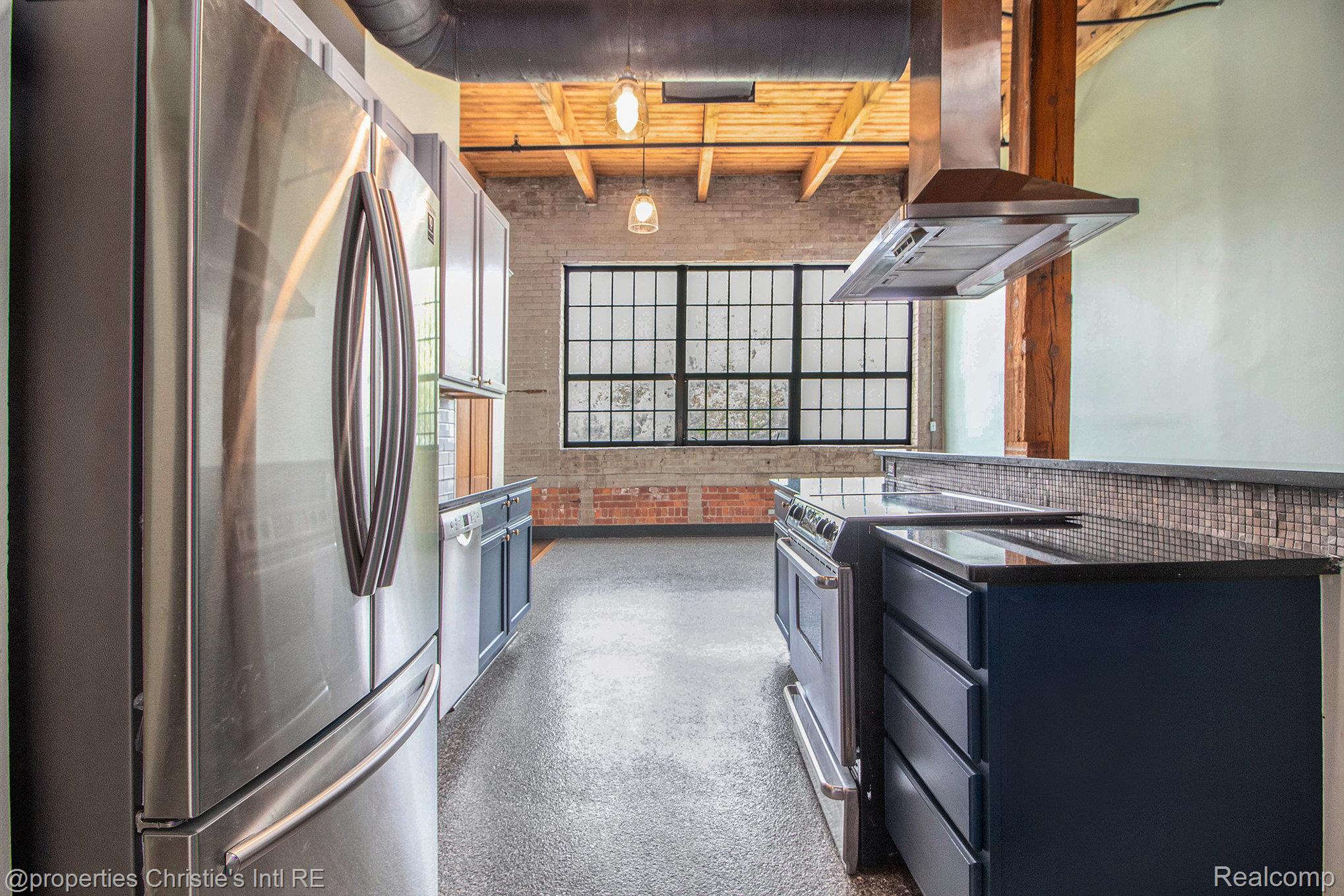 6533 E Jefferson Unit: 427