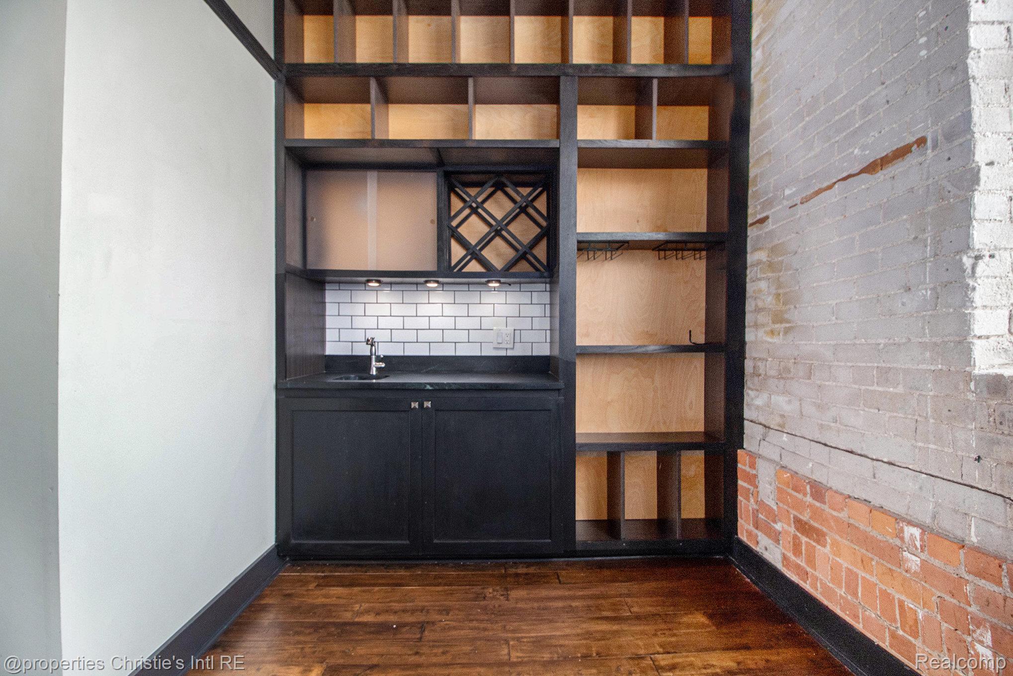 6533 E Jefferson Unit: 427