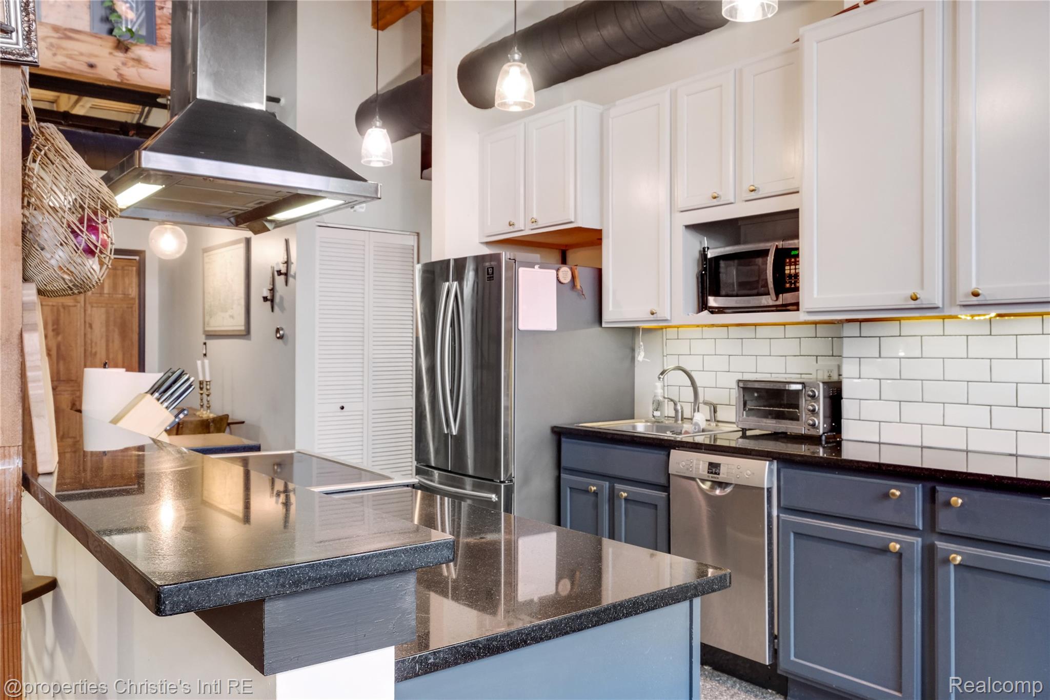 6533 E Jefferson Unit: 427