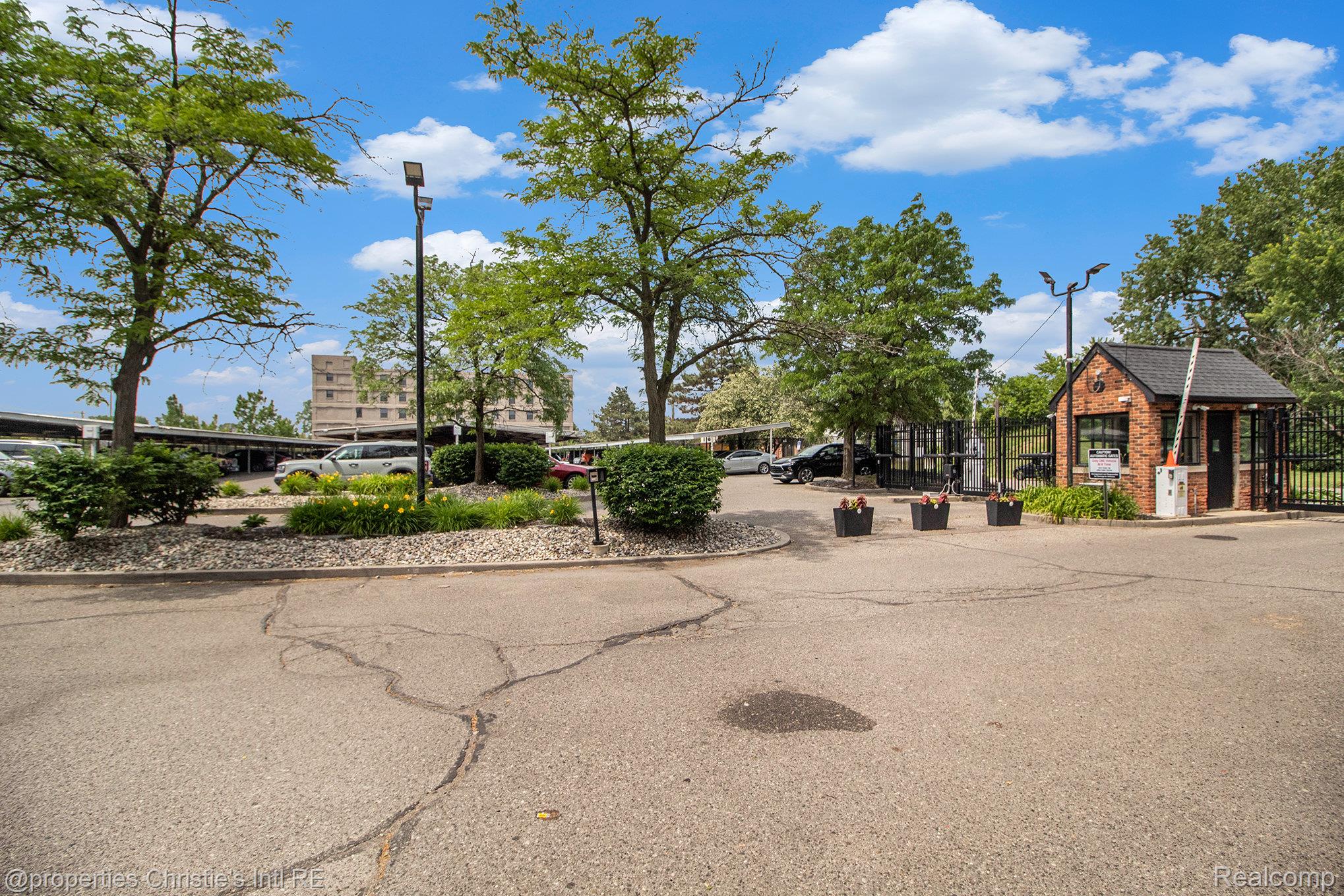 6533 E Jefferson Unit: 427