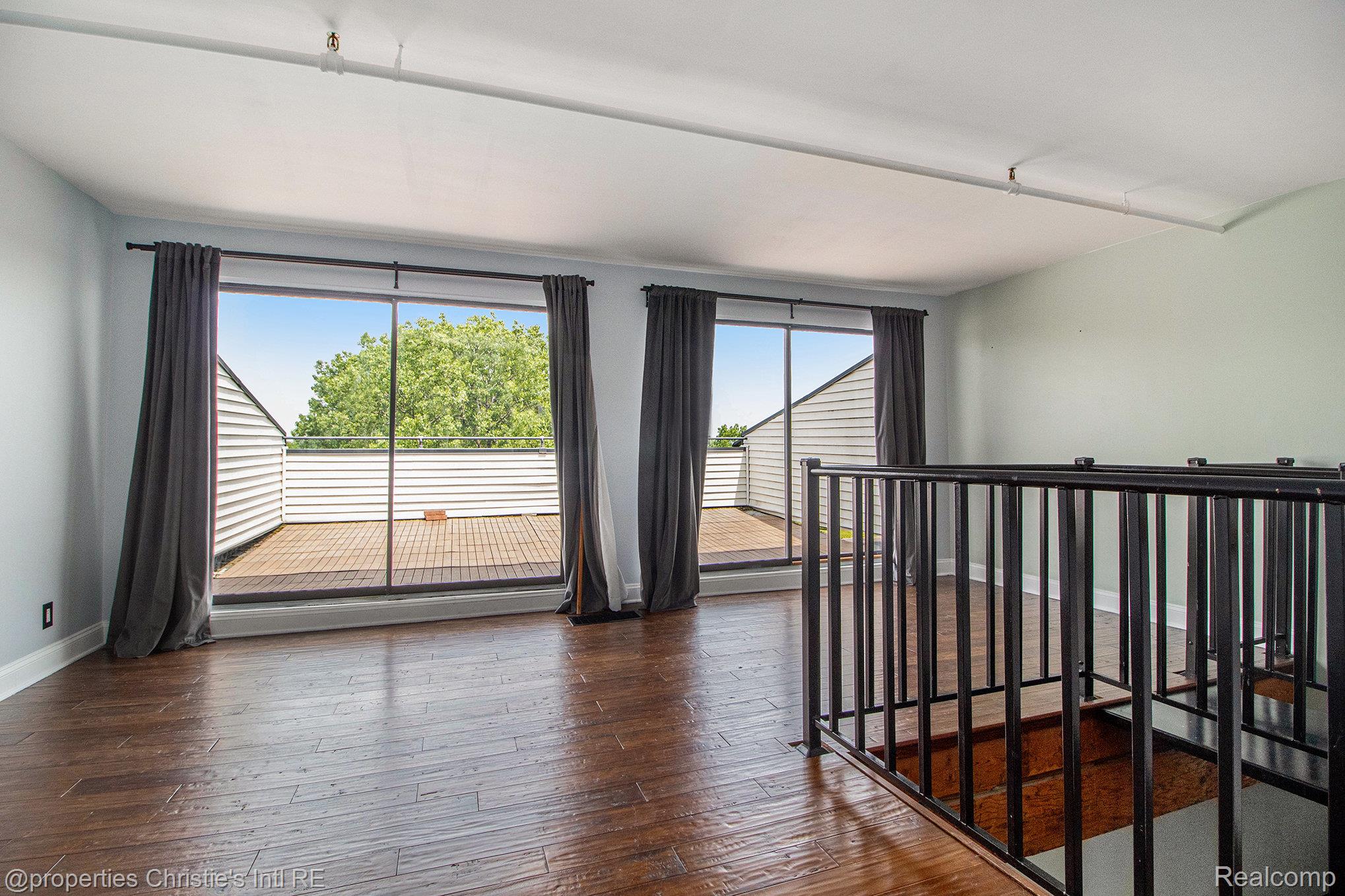 6533 E Jefferson Unit: 427