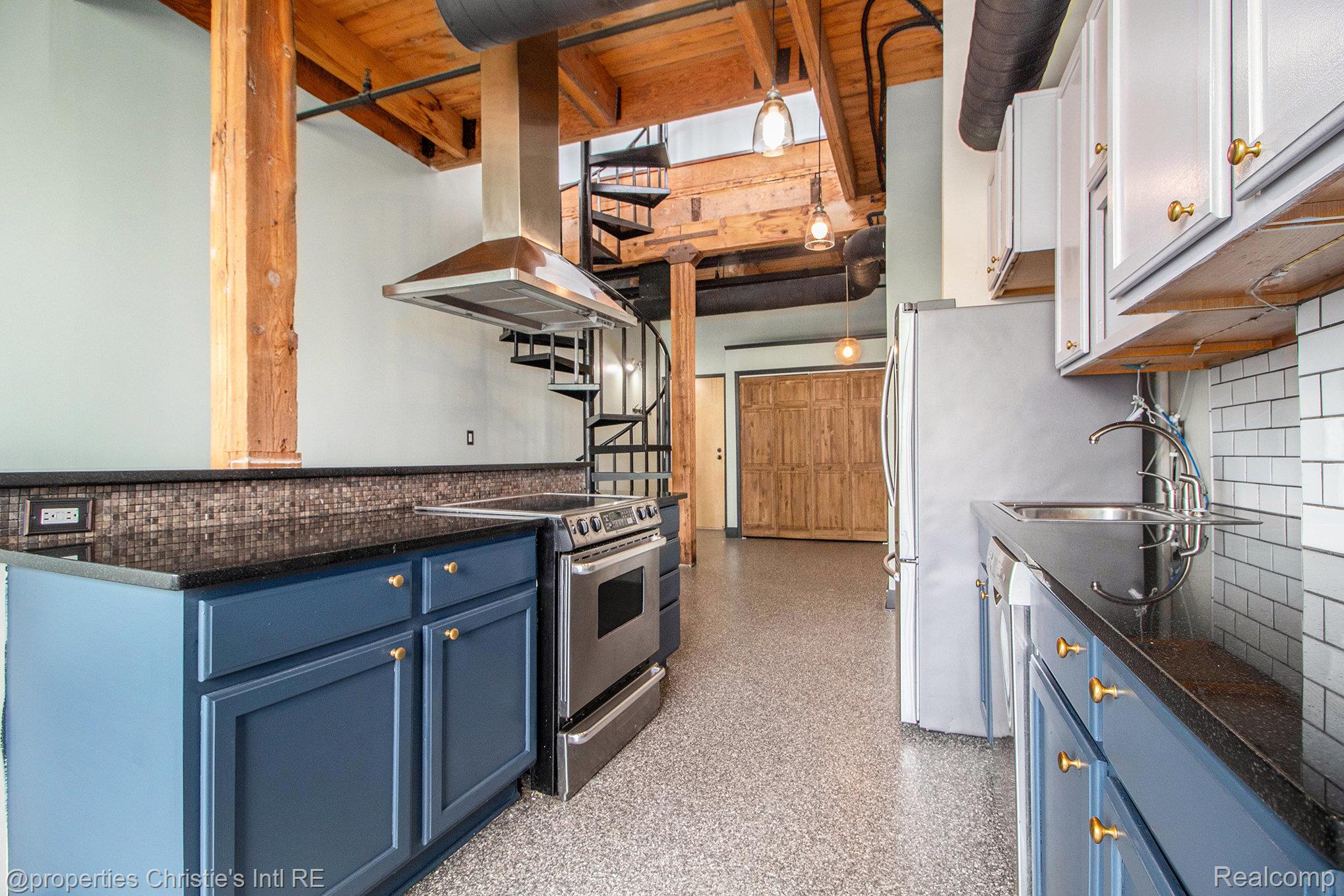 6533 E Jefferson Unit: 427
