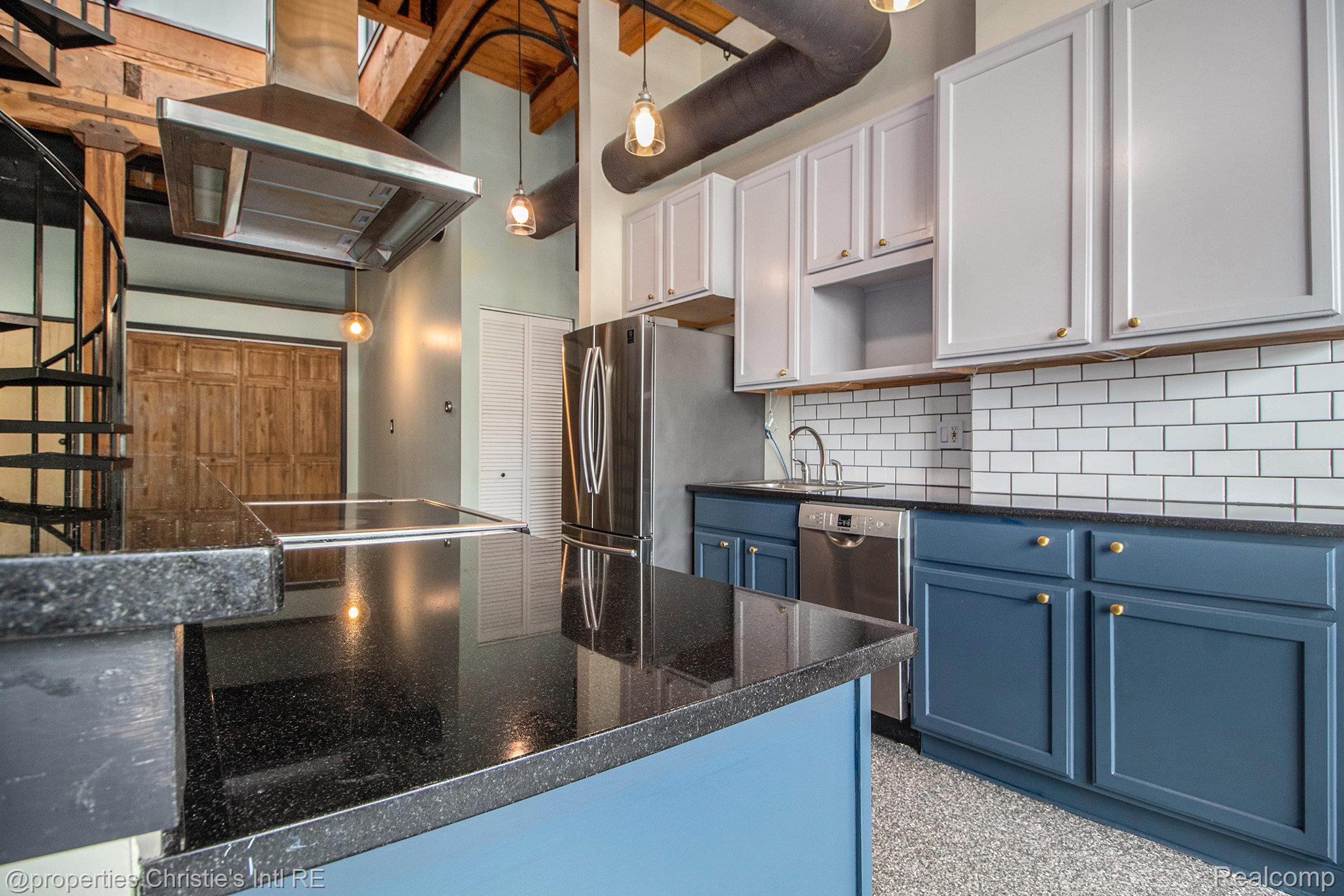 6533 E Jefferson Unit: 427