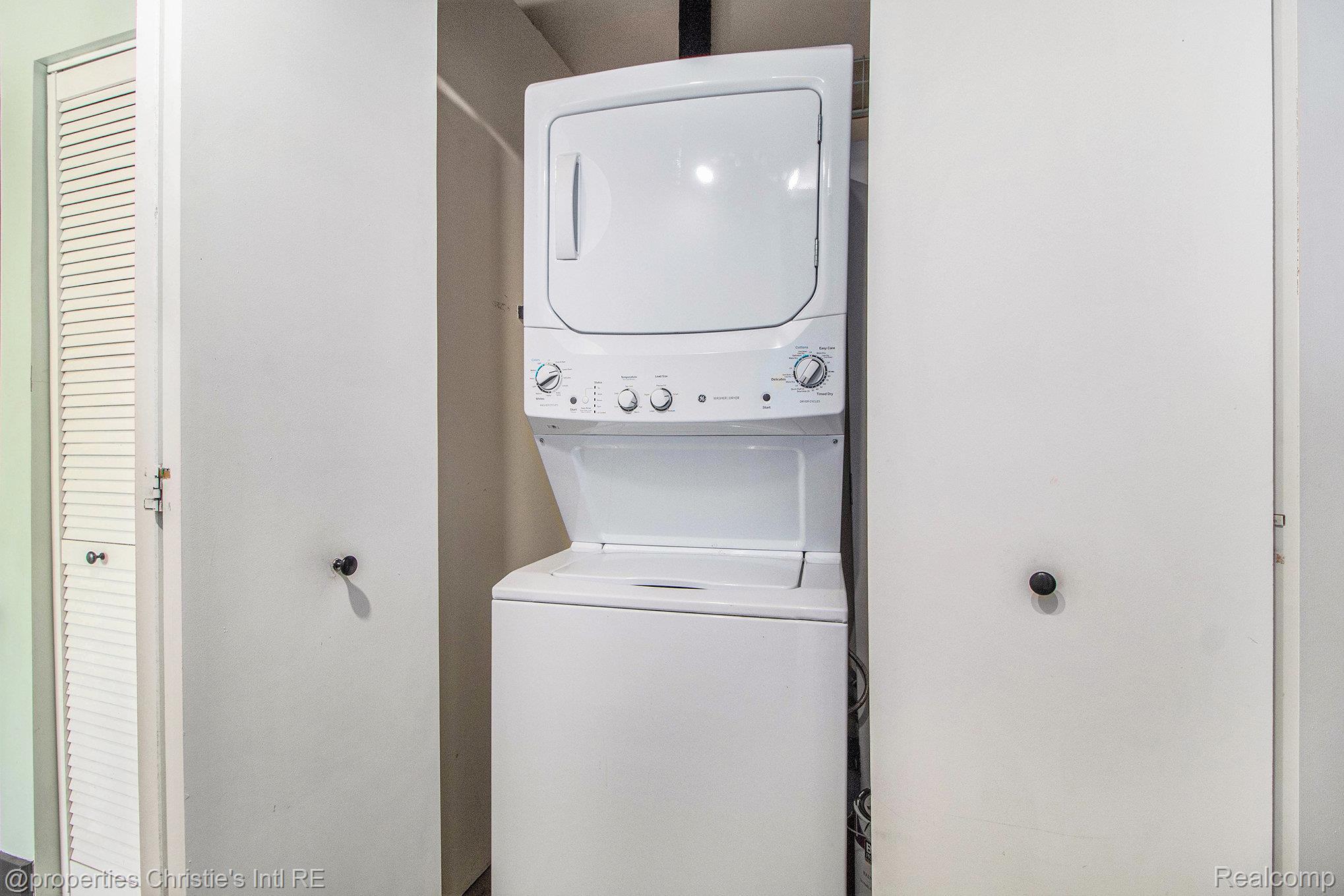 6533 E Jefferson Unit: 427