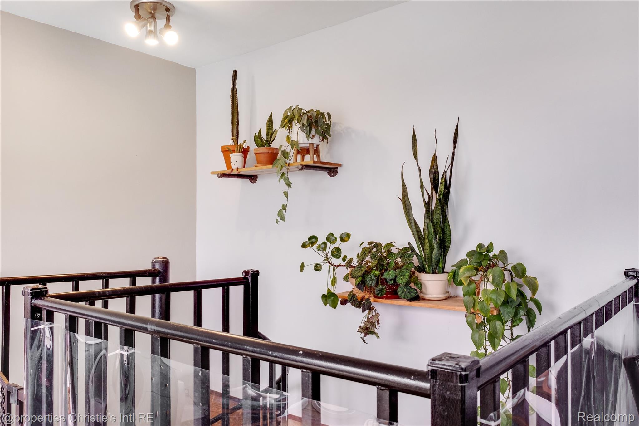 6533 E Jefferson Unit: 427