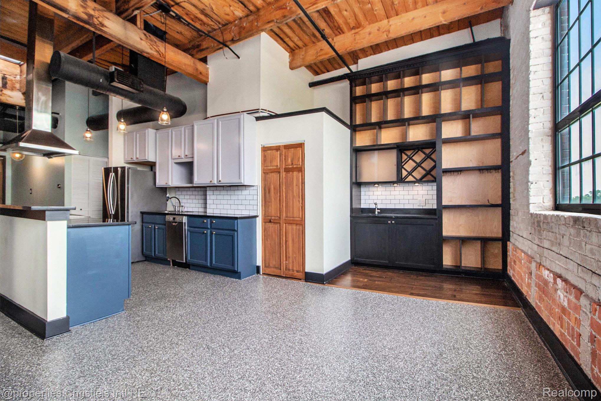 6533 E Jefferson Unit: 427