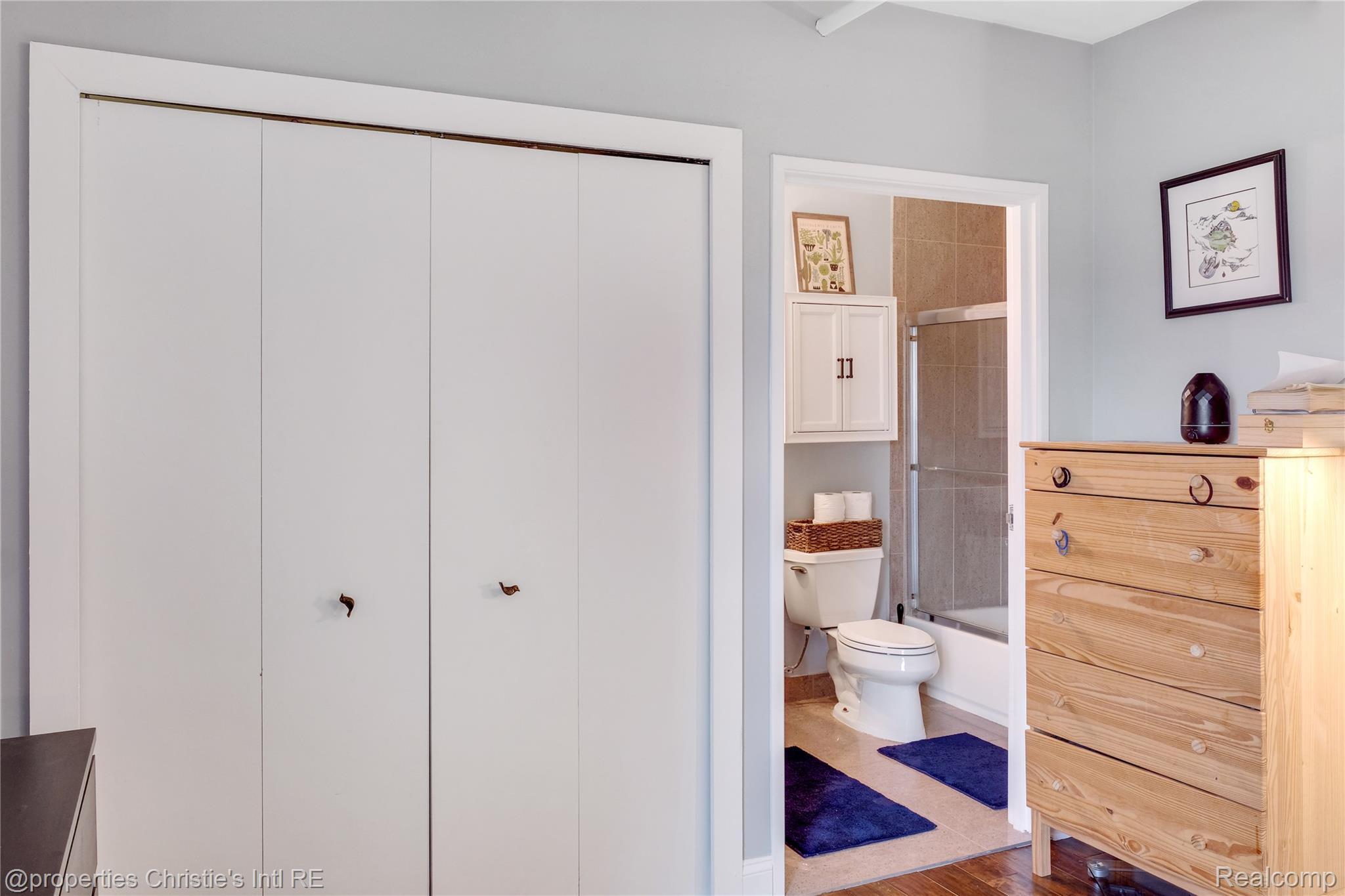 6533 E Jefferson Unit: 427