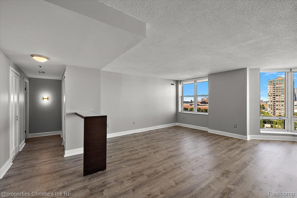 250 E Harbortown Drive Unit: 901