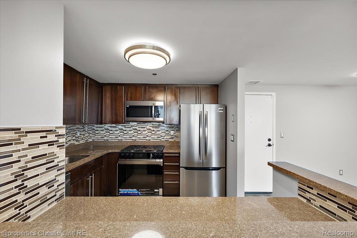 250 E Harbortown Drive Unit: 901