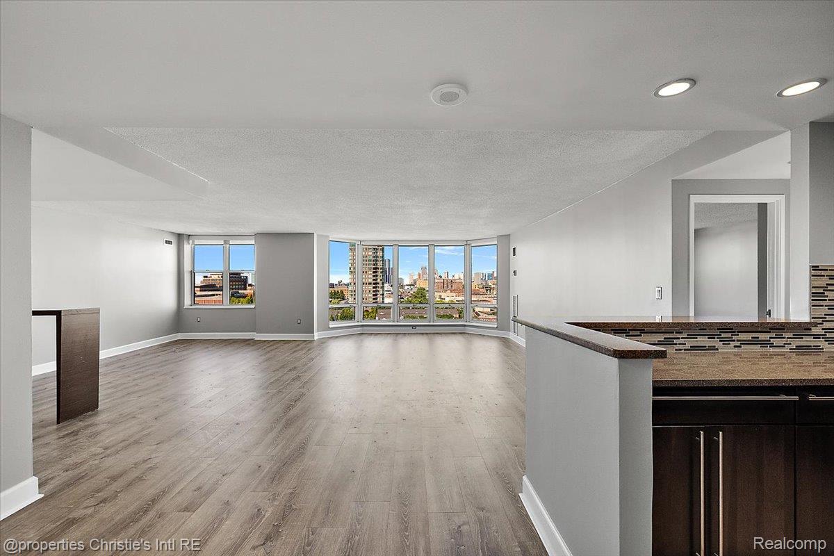 250 E Harbortown Drive Unit: 901