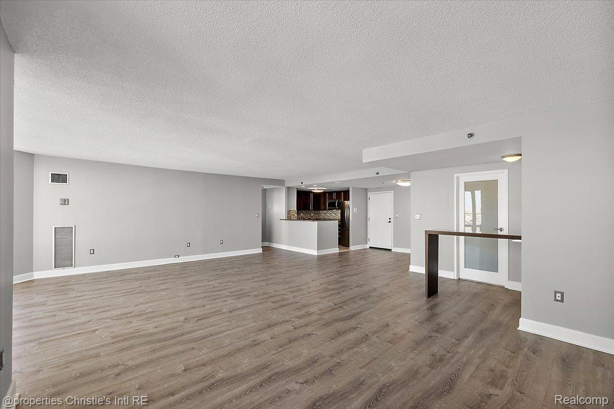 250 E Harbortown Drive Unit: 901
