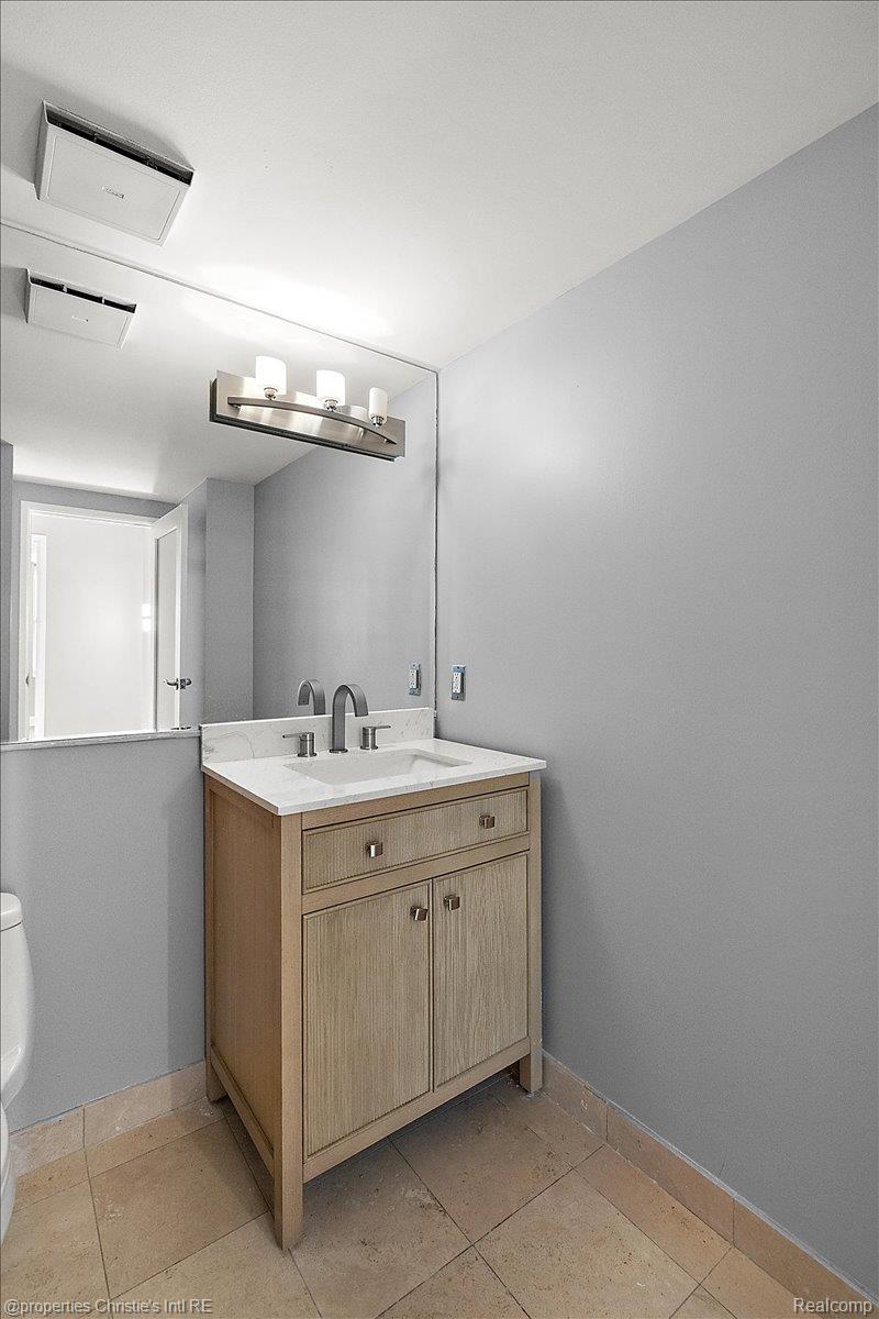250 E Harbortown Drive Unit: 901