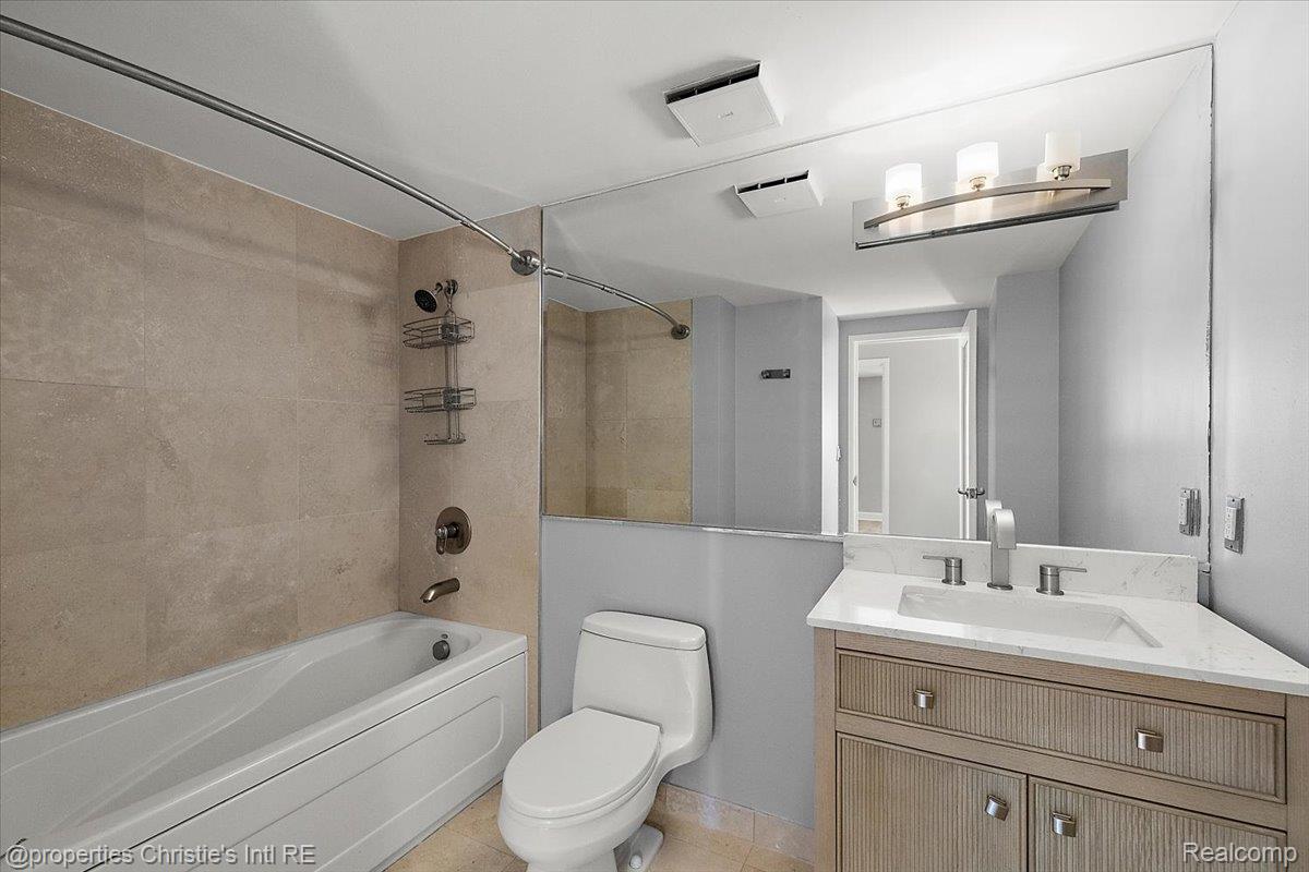 250 E Harbortown Drive Unit: 901