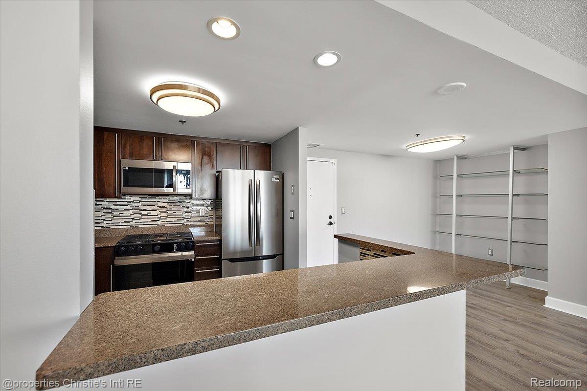 250 E Harbortown Drive Unit: 901
