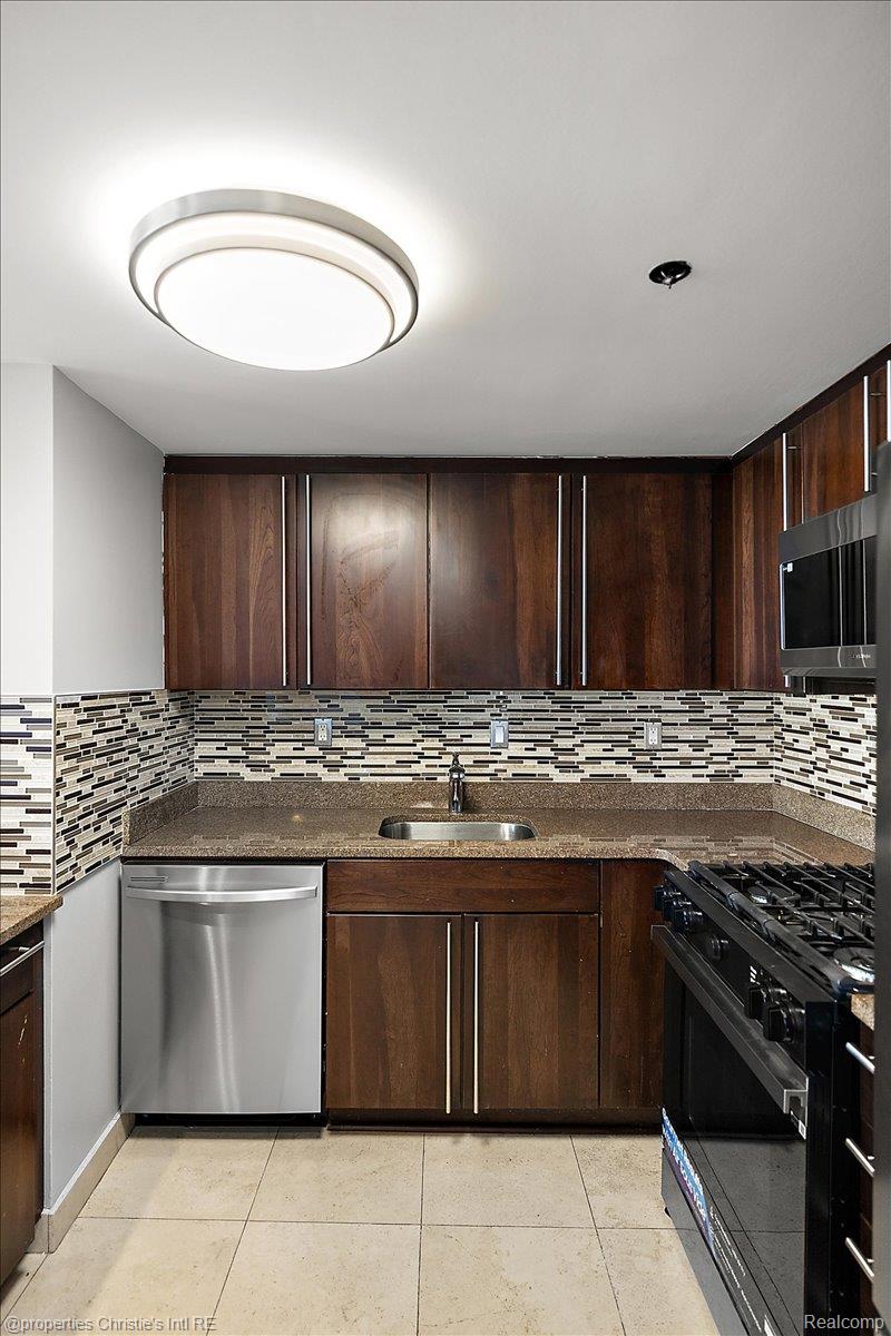 250 E Harbortown Drive Unit: 901