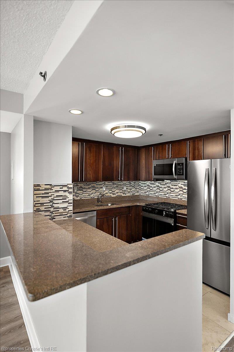 250 E Harbortown Drive Unit: 901
